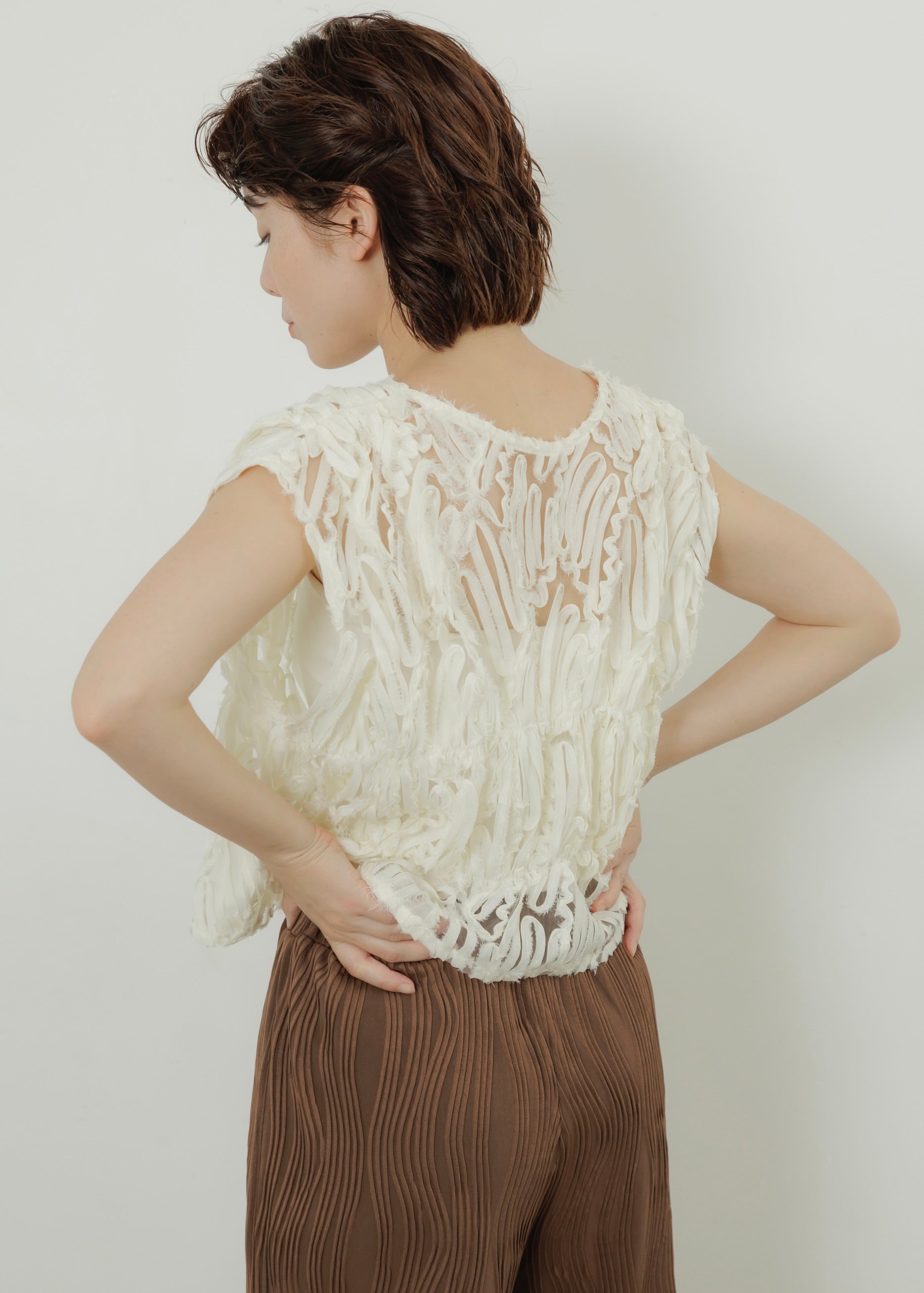 RIBBON LACE VEST