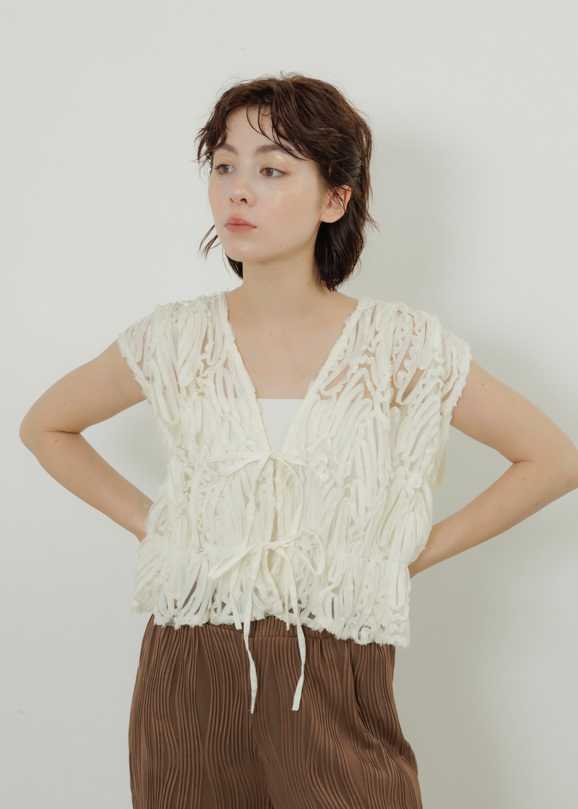 RIBBON LACE VEST