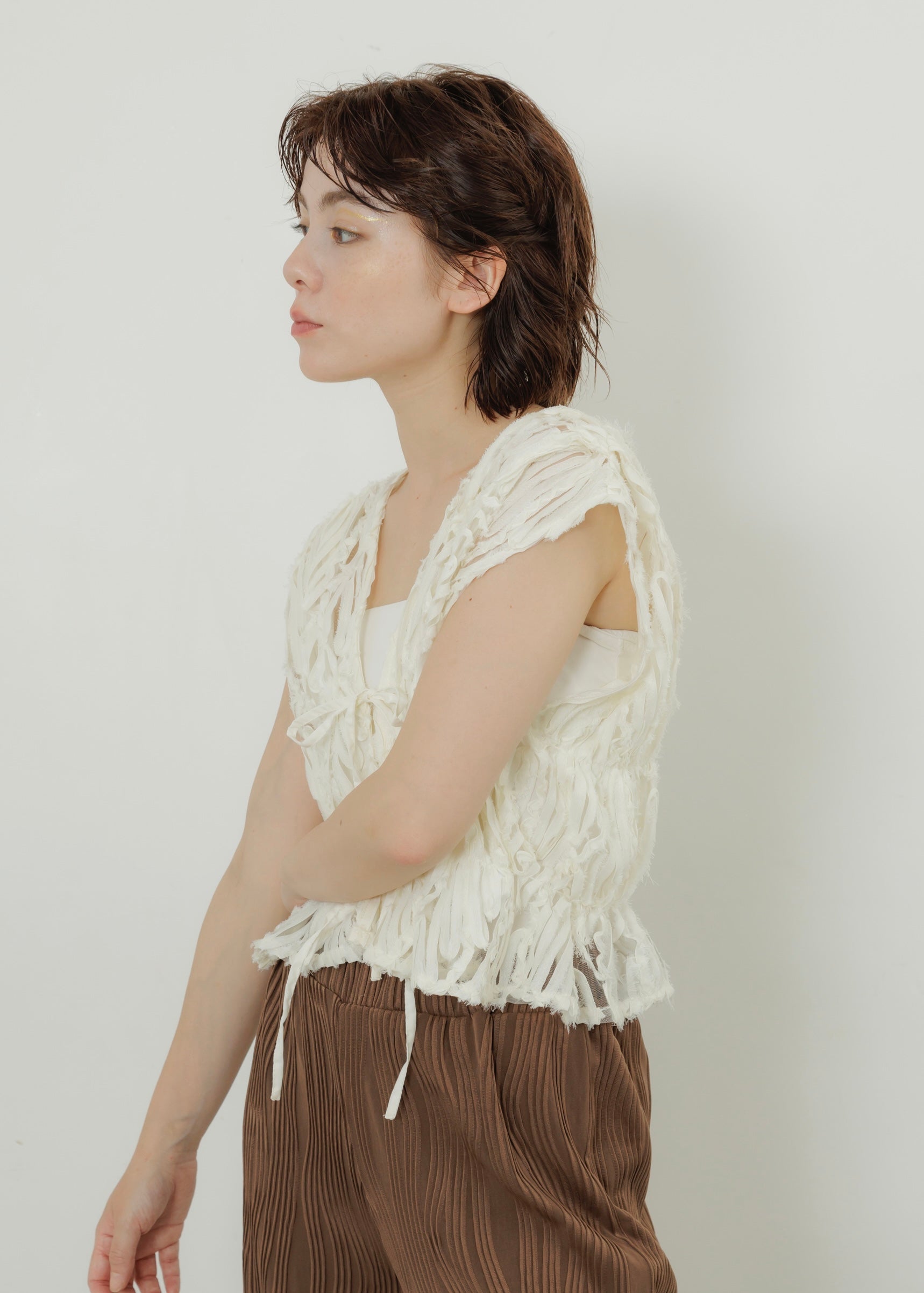 RIBBON LACE VEST