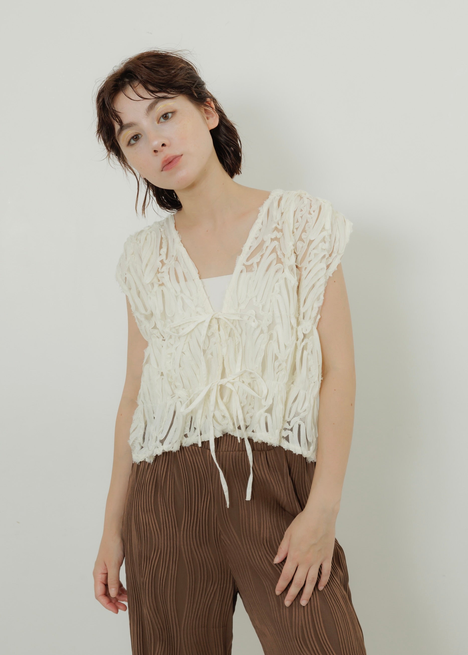 RIBBON LACE VEST