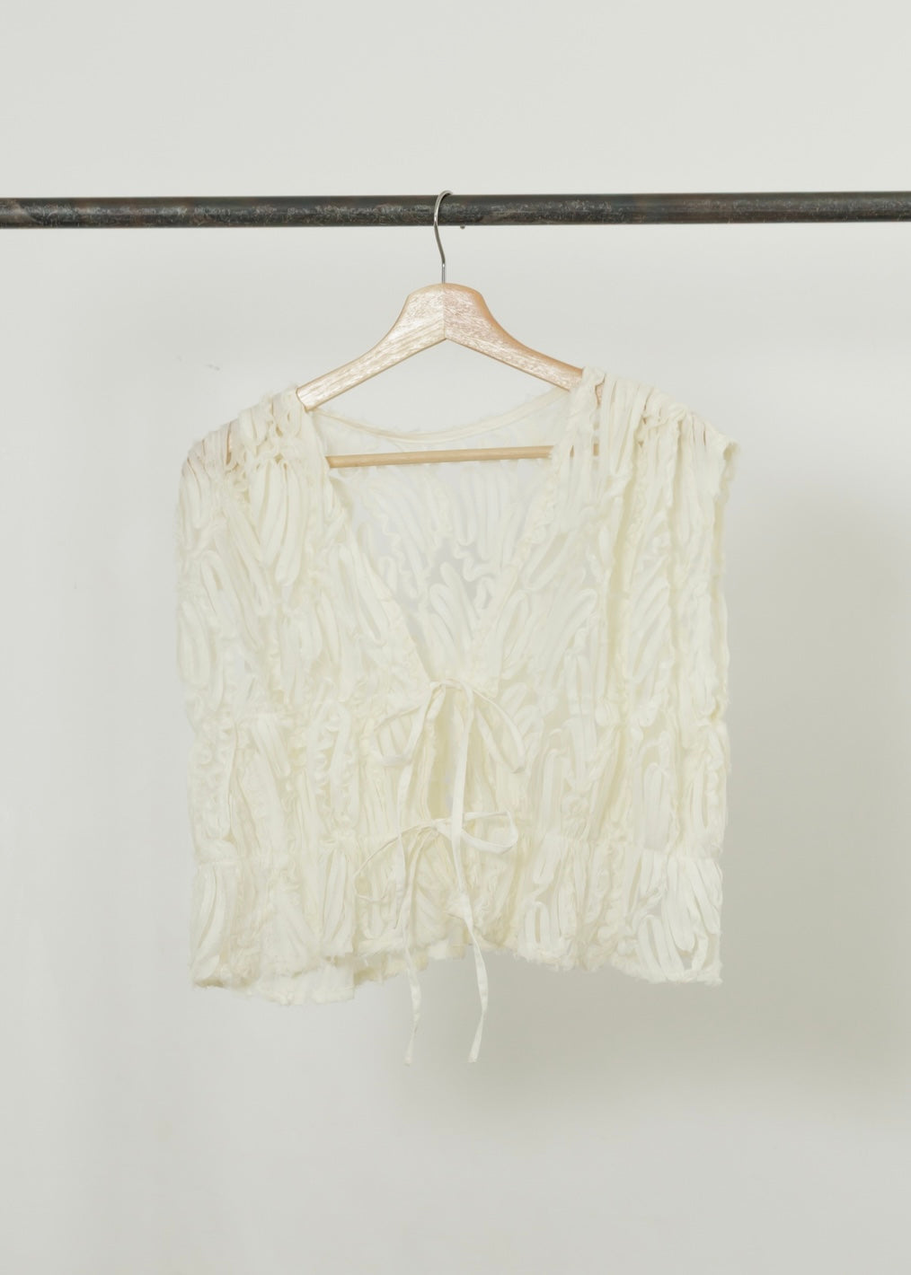RIBBON LACE VEST