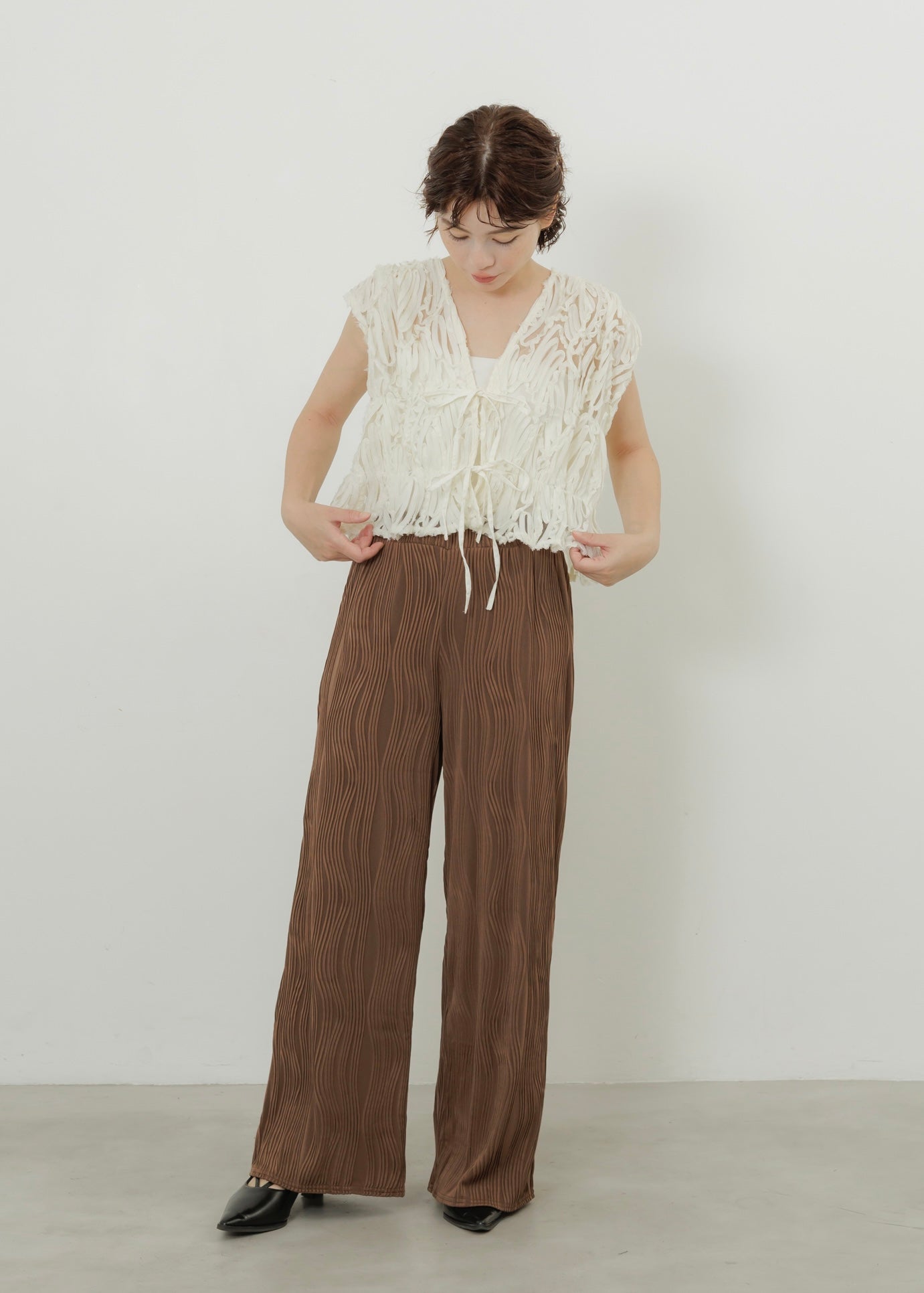 RIBBON LACE VEST