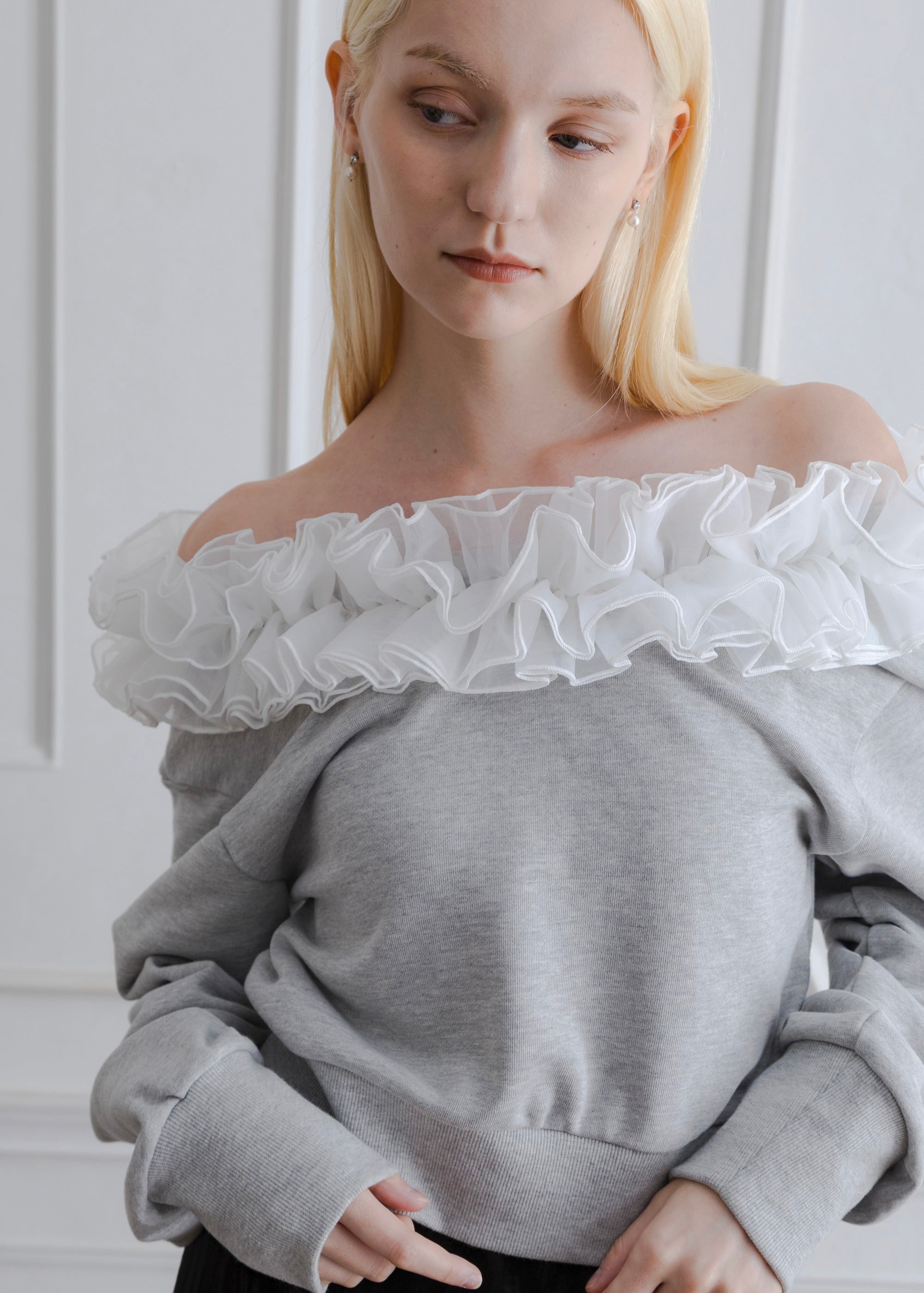 FRILL OFF SHOULDER PULLOVER