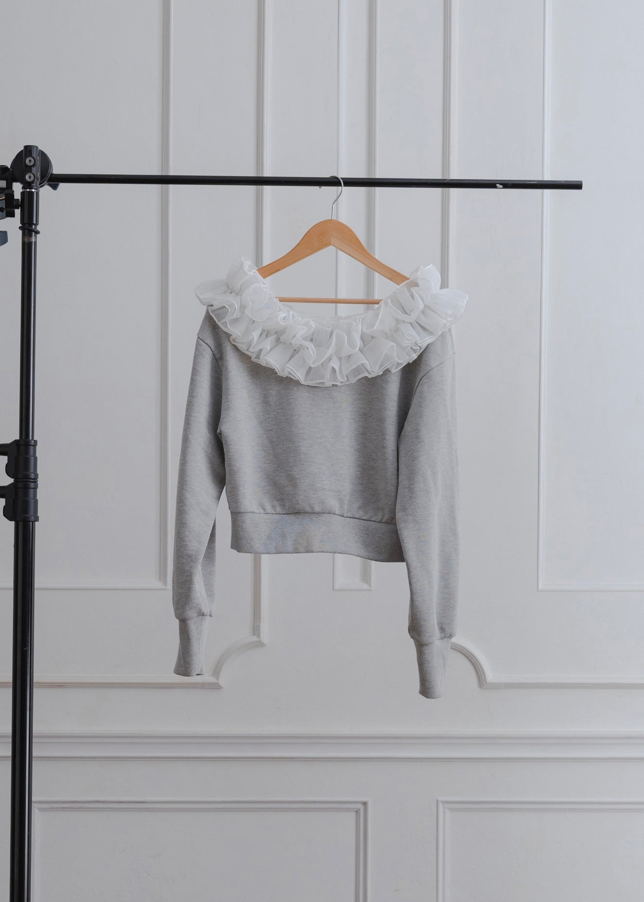 FRILL OFF SHOULDER PULLOVER
