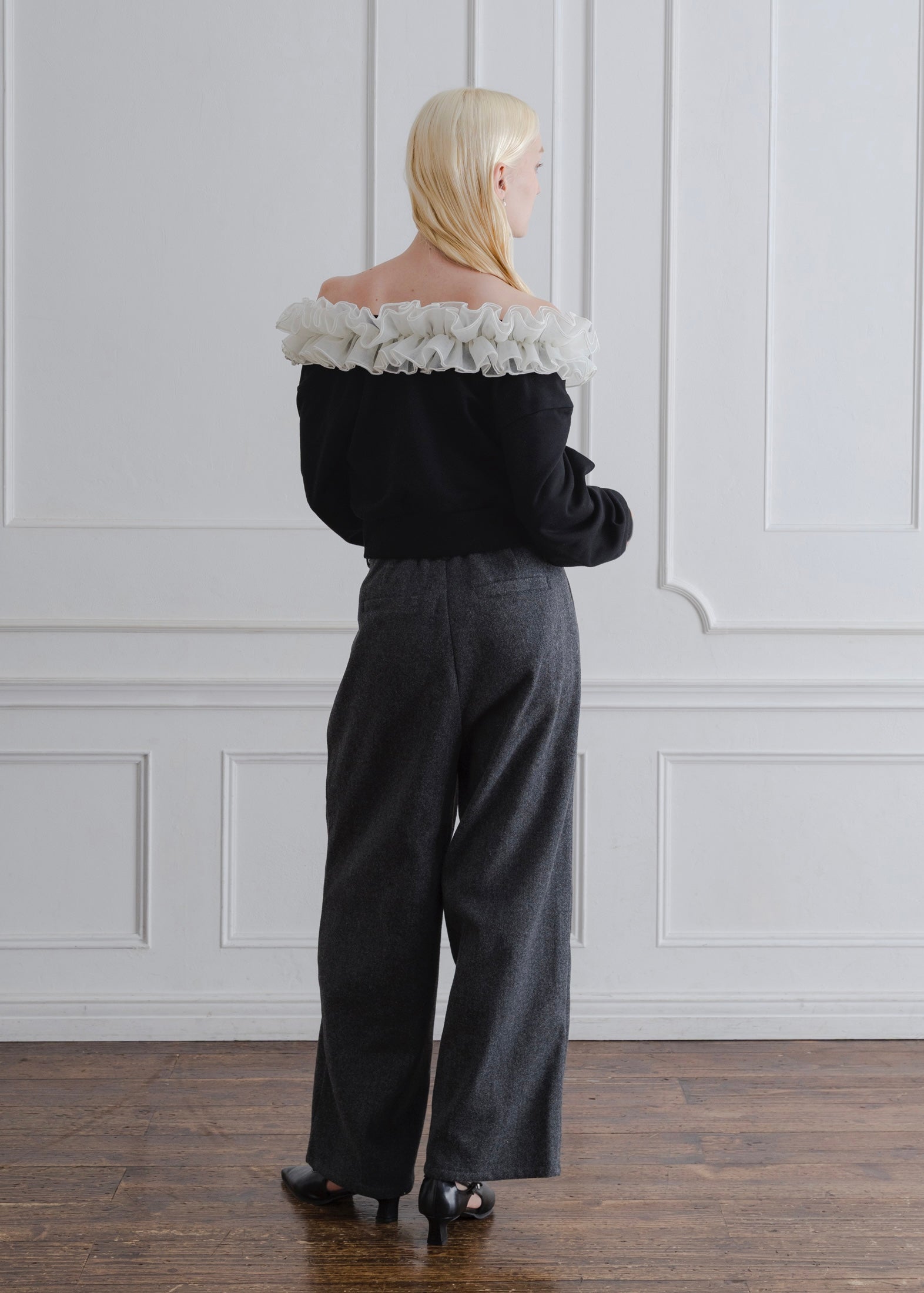 FRILL OFF SHOULDER PULLOVER