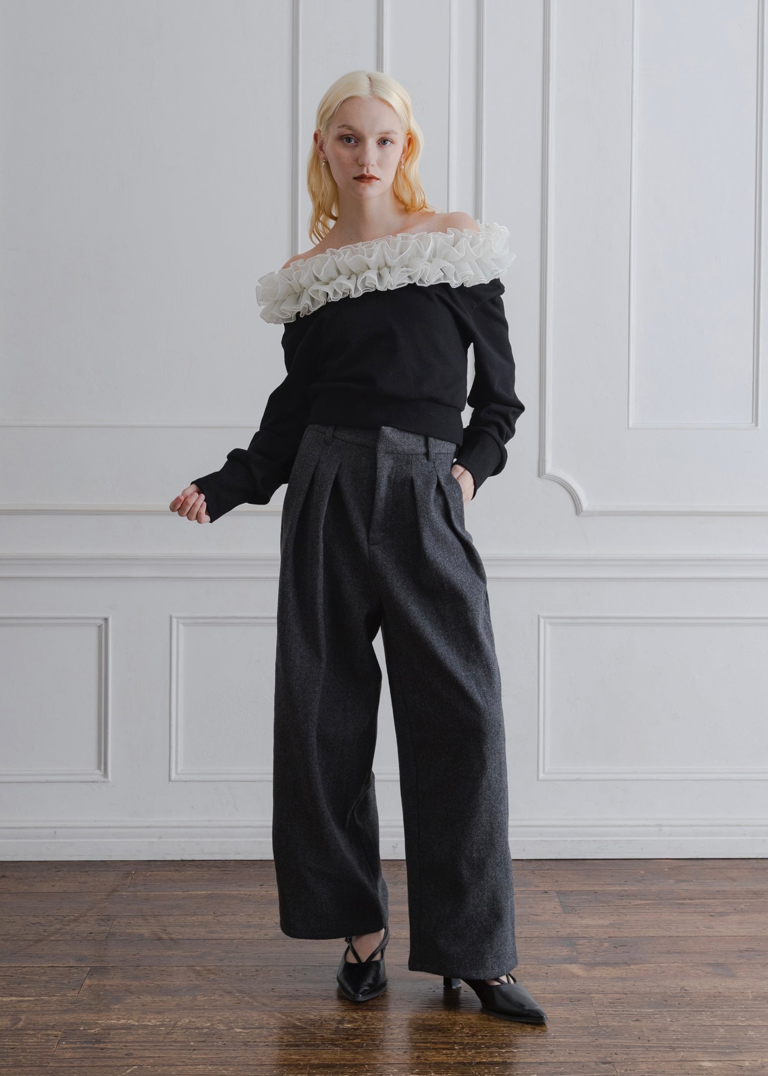 FRILL OFF SHOULDER PULLOVER