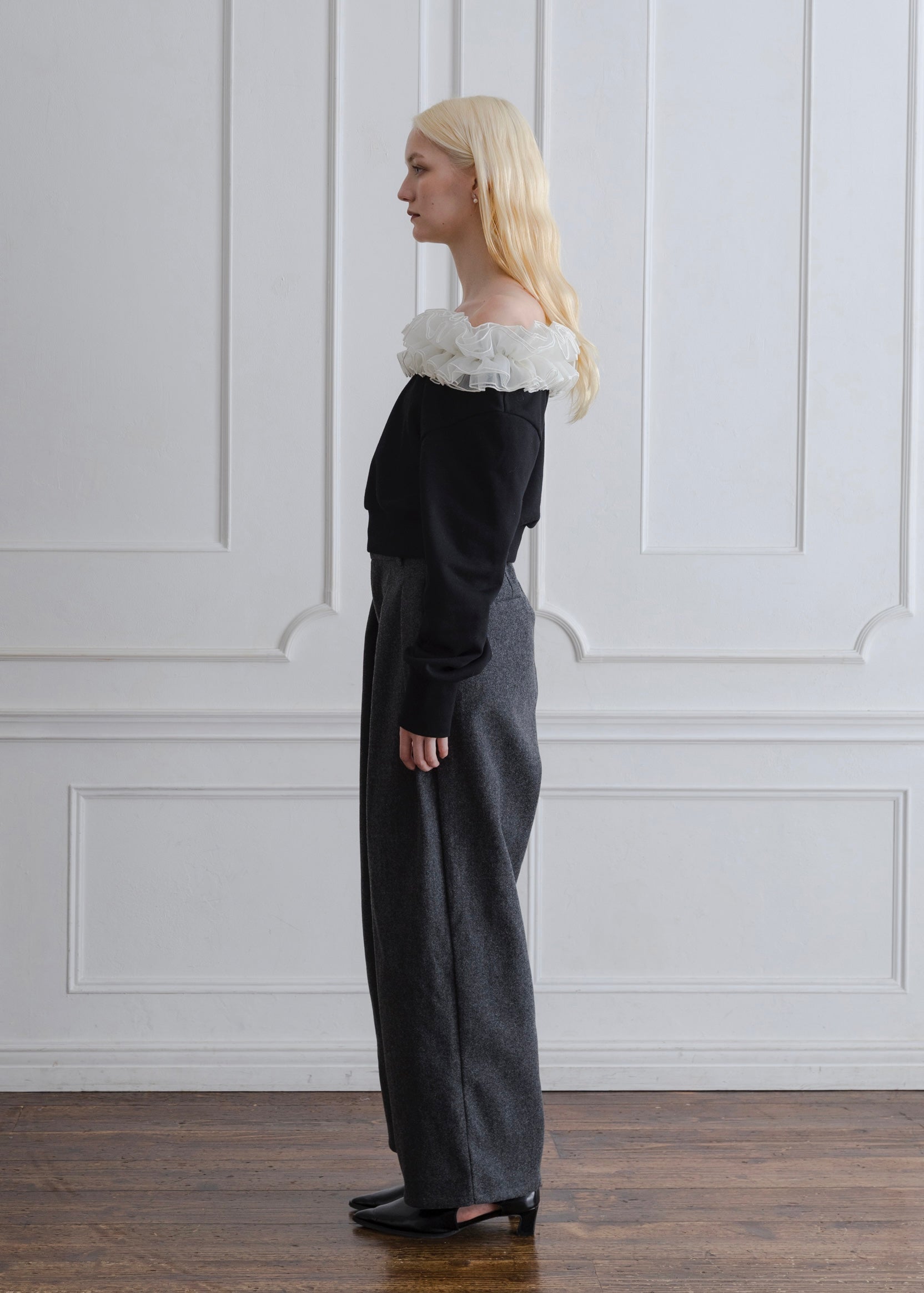 FRILL OFF SHOULDER PULLOVER