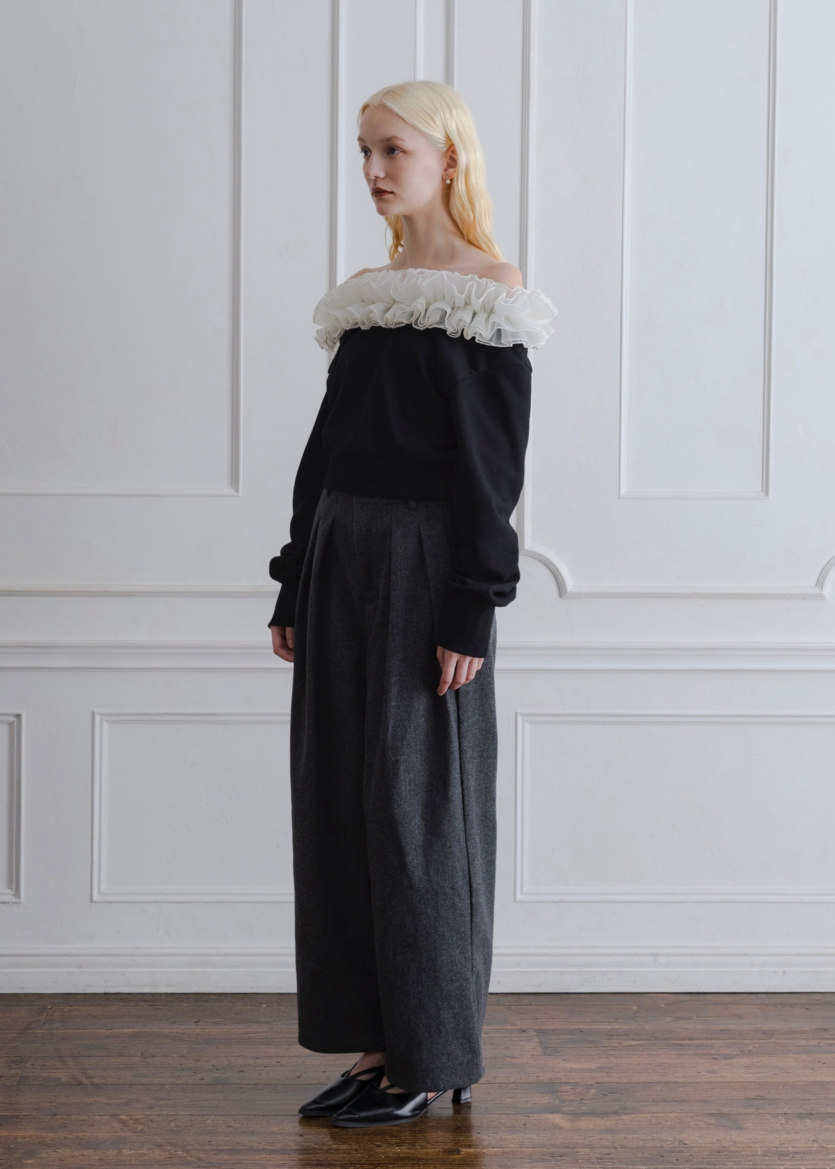 FRILL OFF SHOULDER PULLOVER