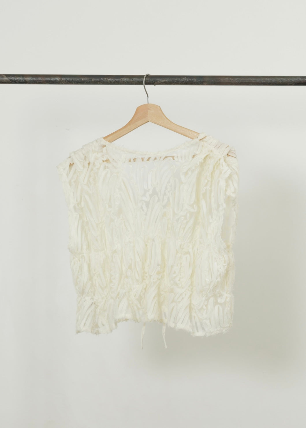 RIBBON LACE VEST