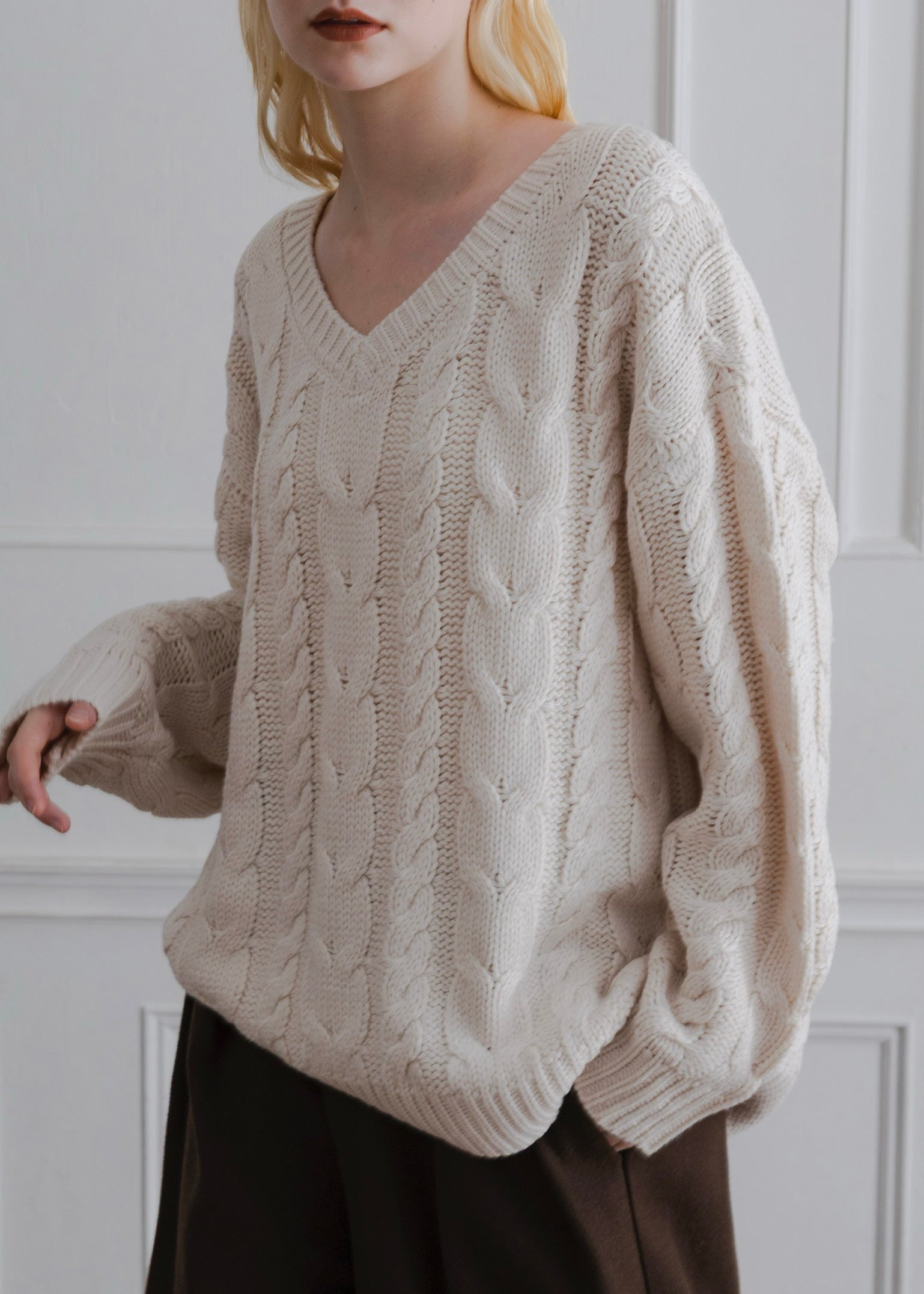 VNECK CABLE KNIT PULLOVER