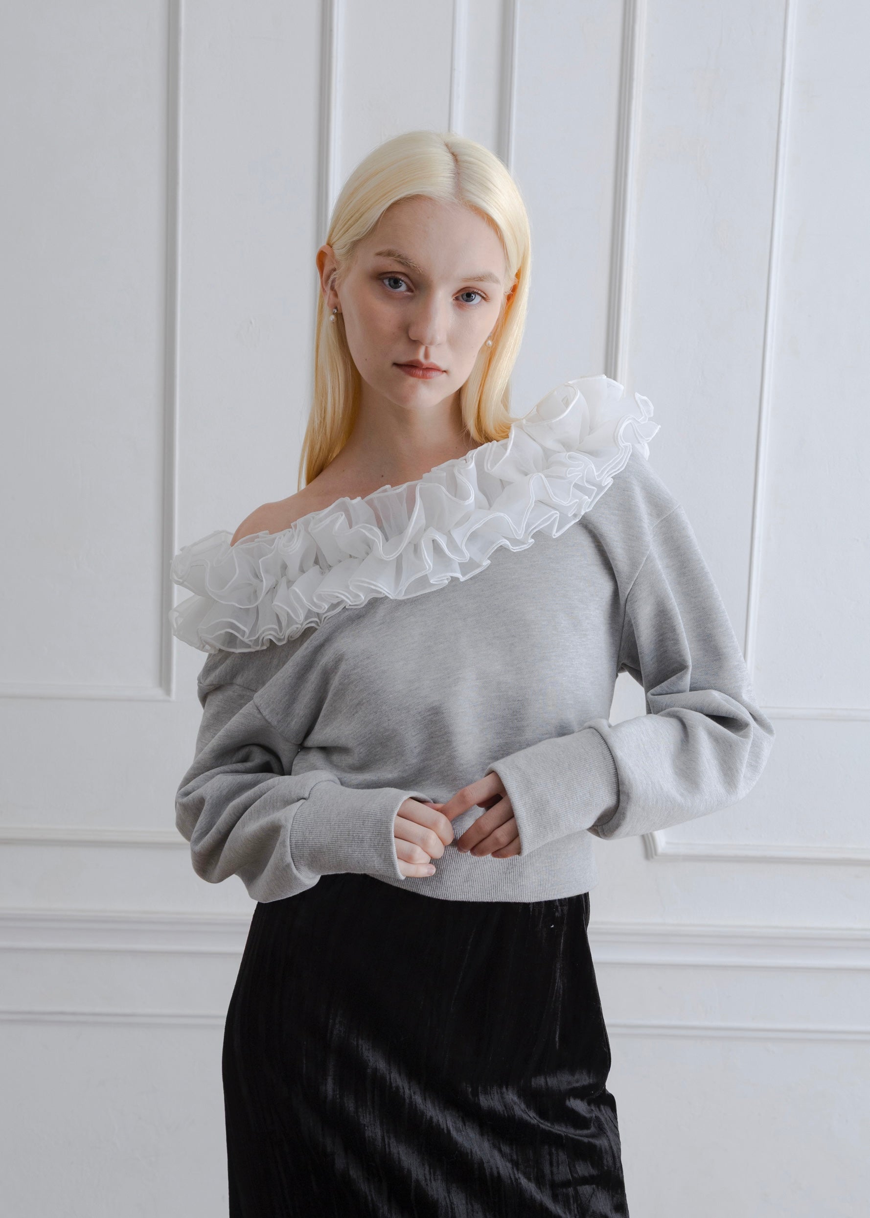 FRILL OFF SHOULDER PULLOVER