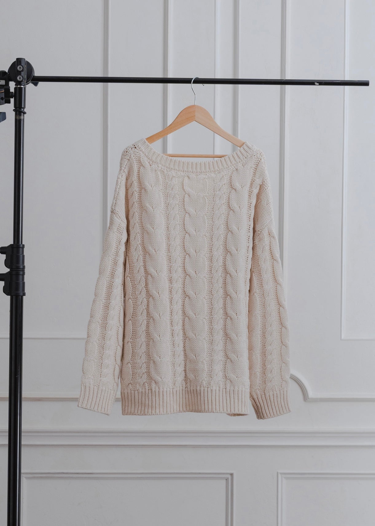 VNECK CABLE KNIT PULLOVER