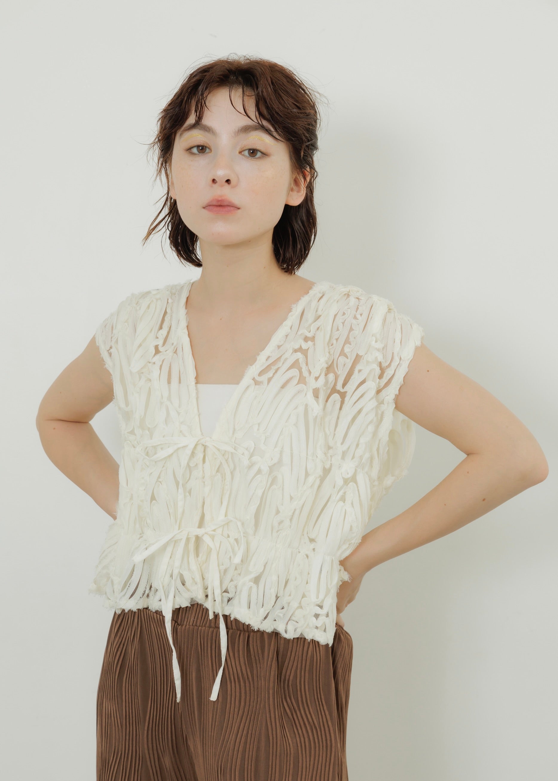 RIBBON LACE VEST