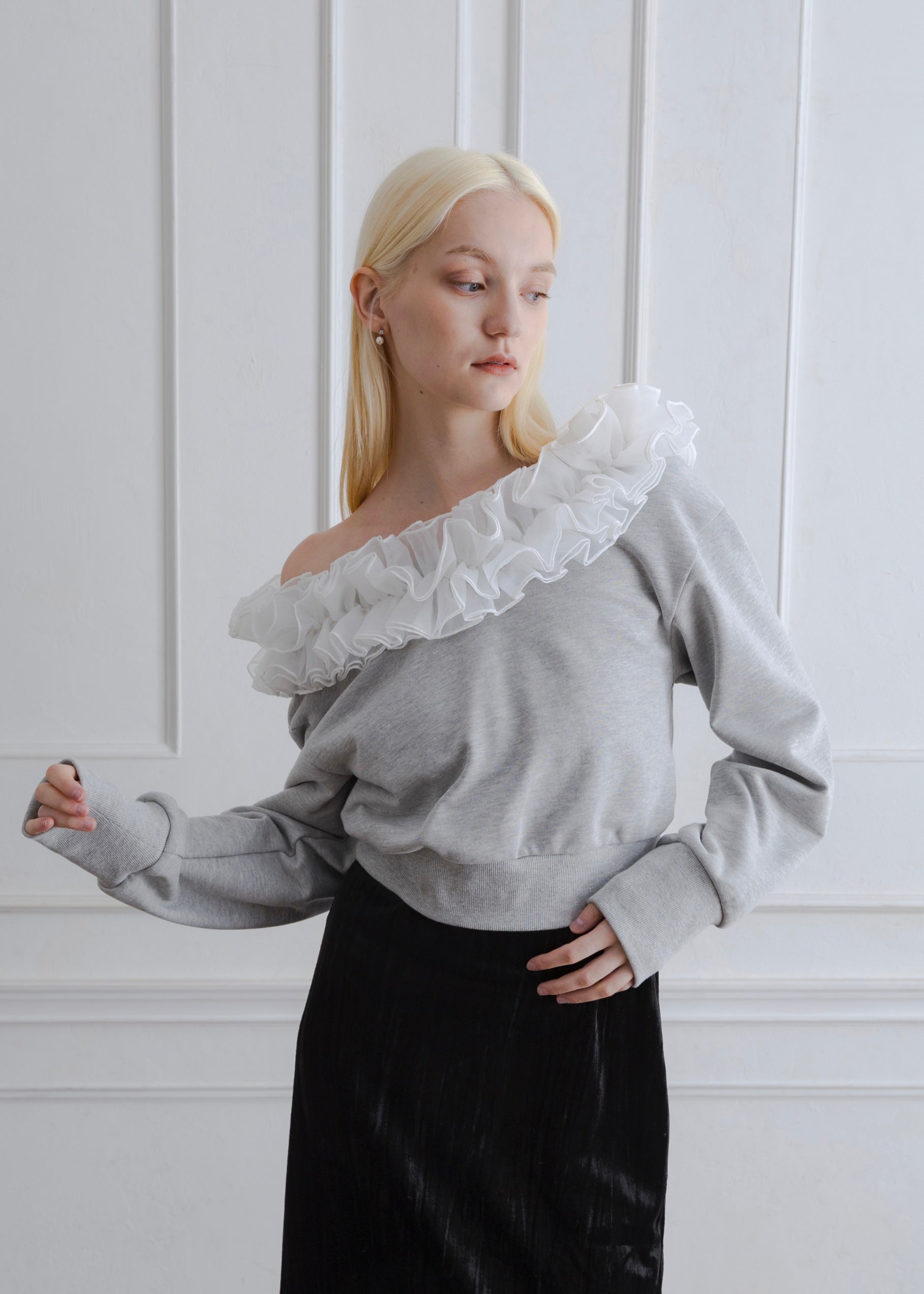FRILL OFF SHOULDER PULLOVER
