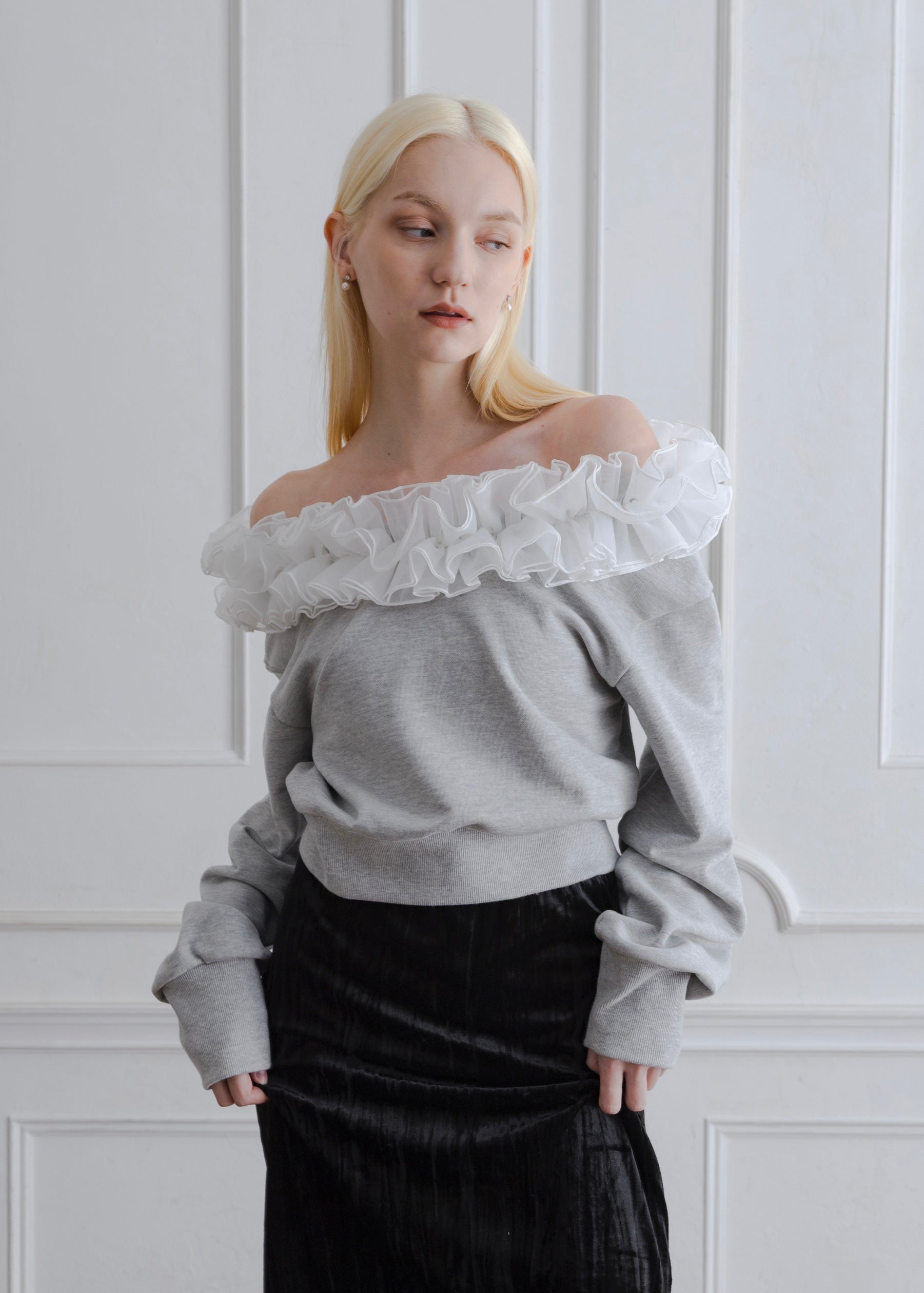 FRILL OFF SHOULDER PULLOVER