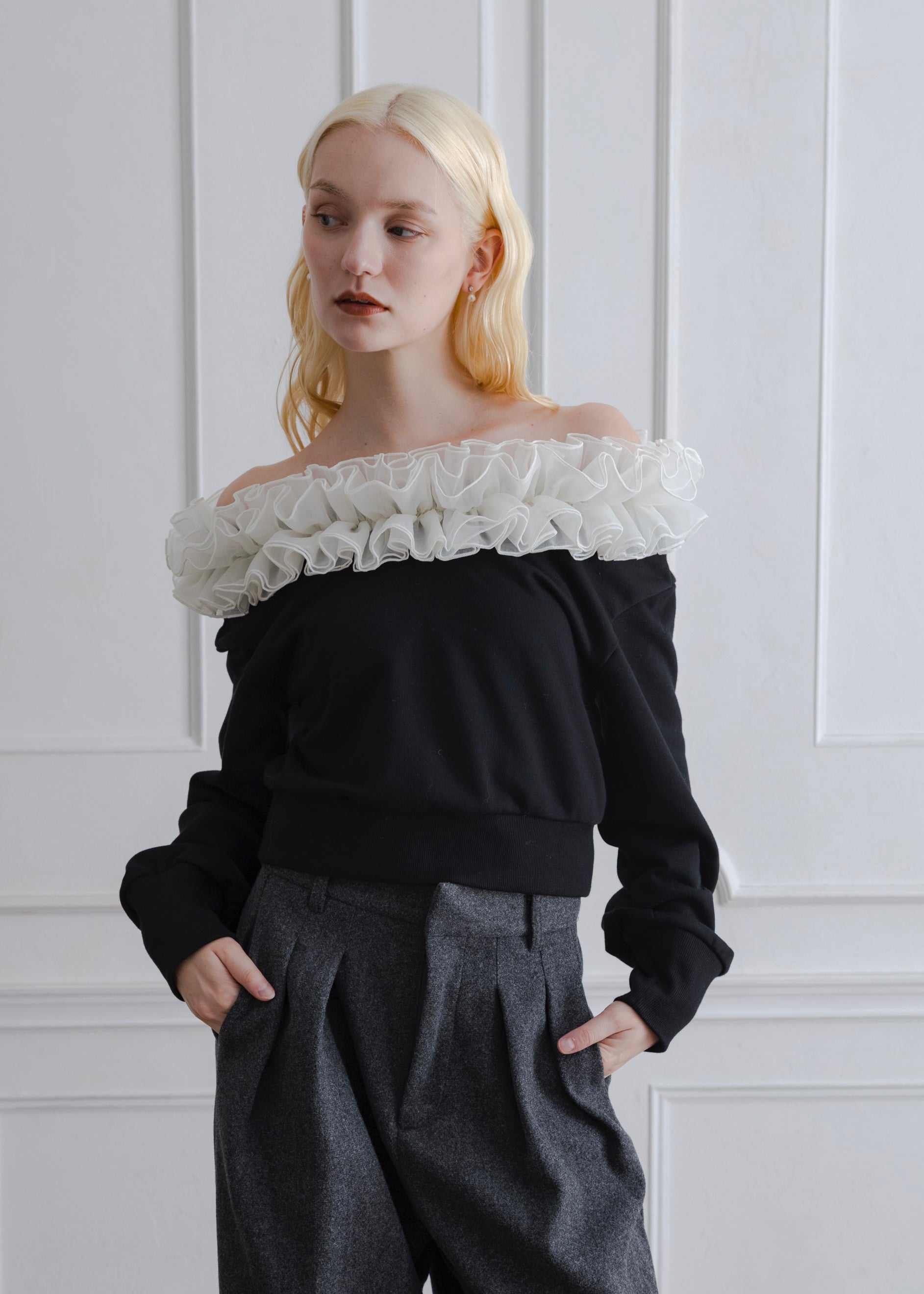 FRILL OFF SHOULDER PULLOVER
