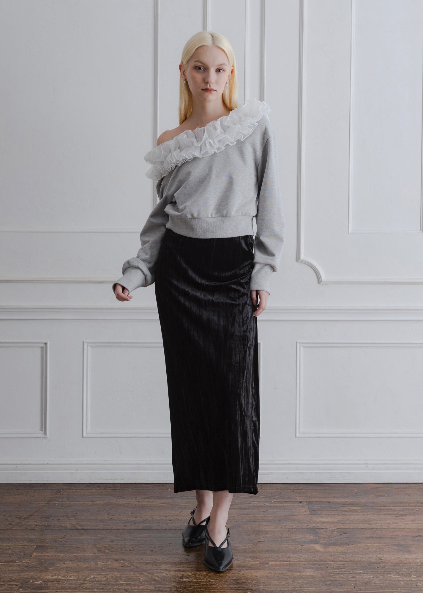 FRILL OFF SHOULDER PULLOVER