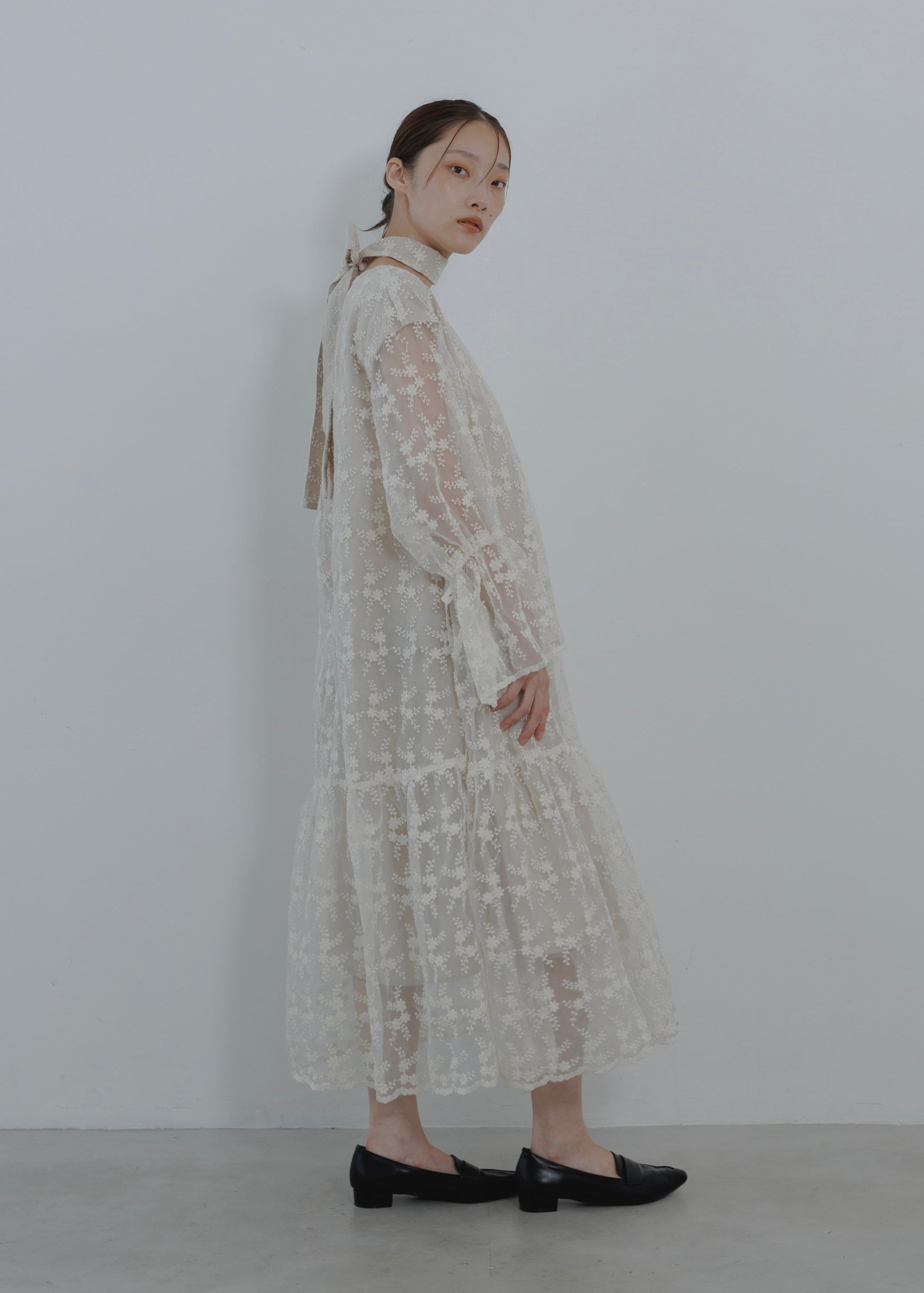 RIBBON TIE LACE DRESS