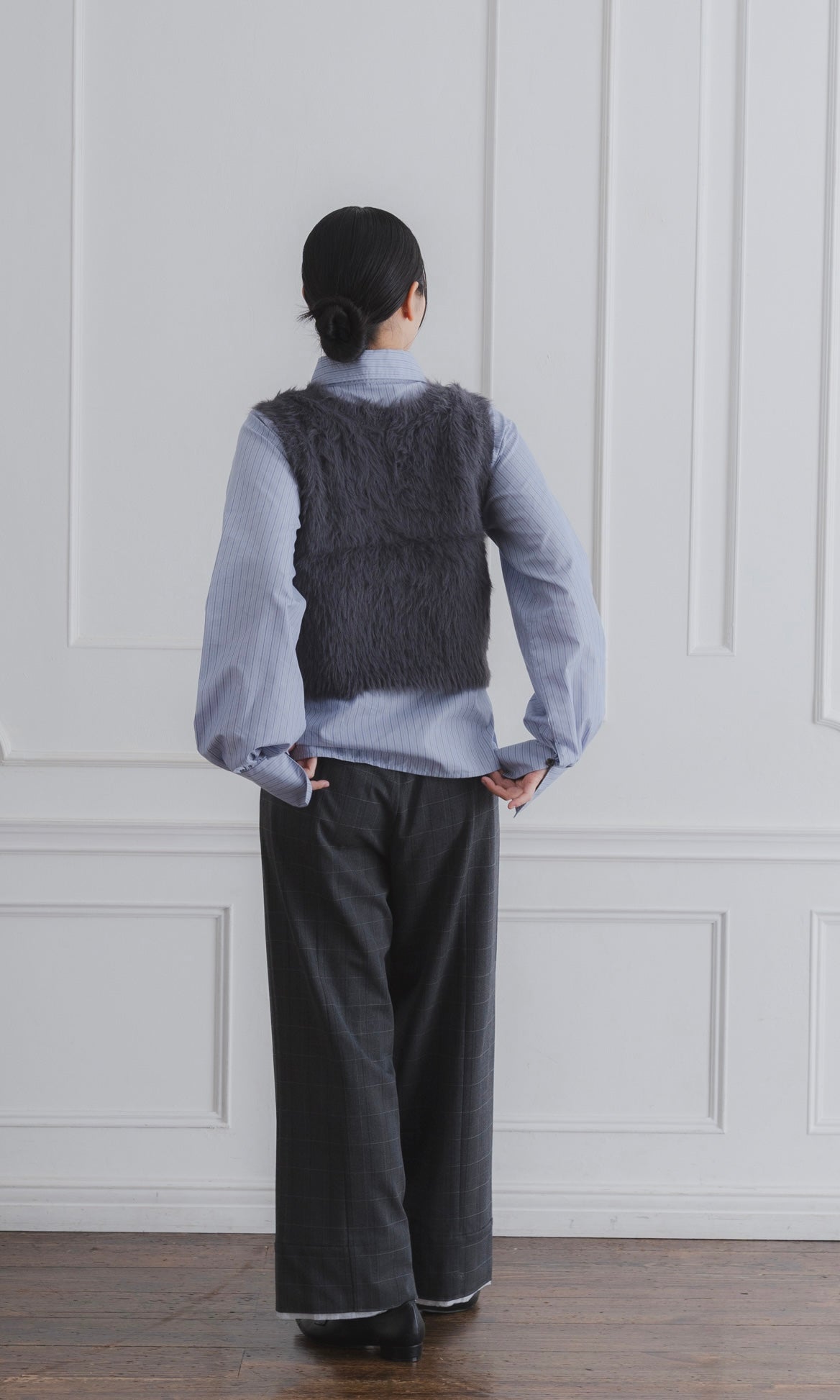 FEATHER YARN VEST
