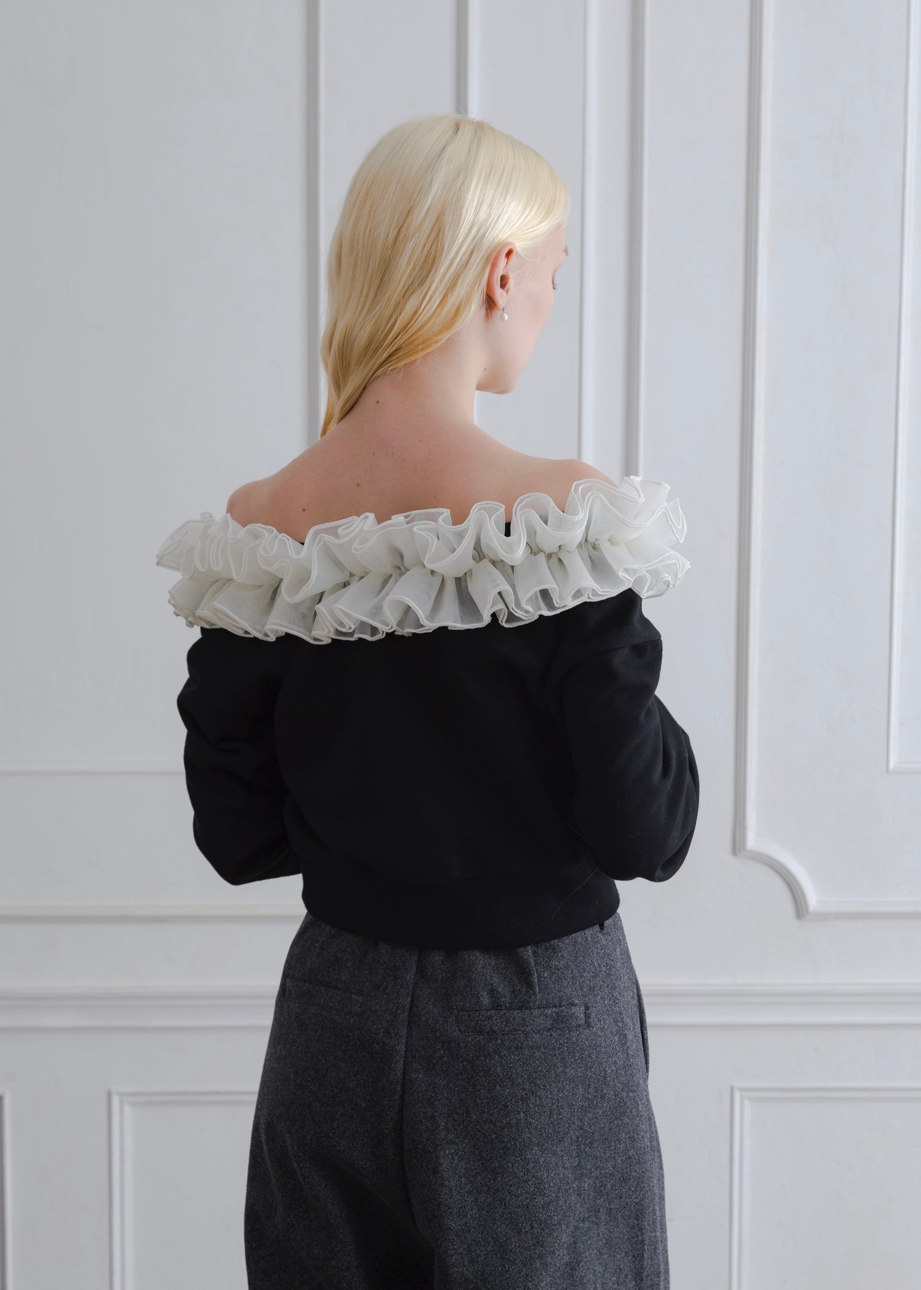FRILL OFF SHOULDER PULLOVER