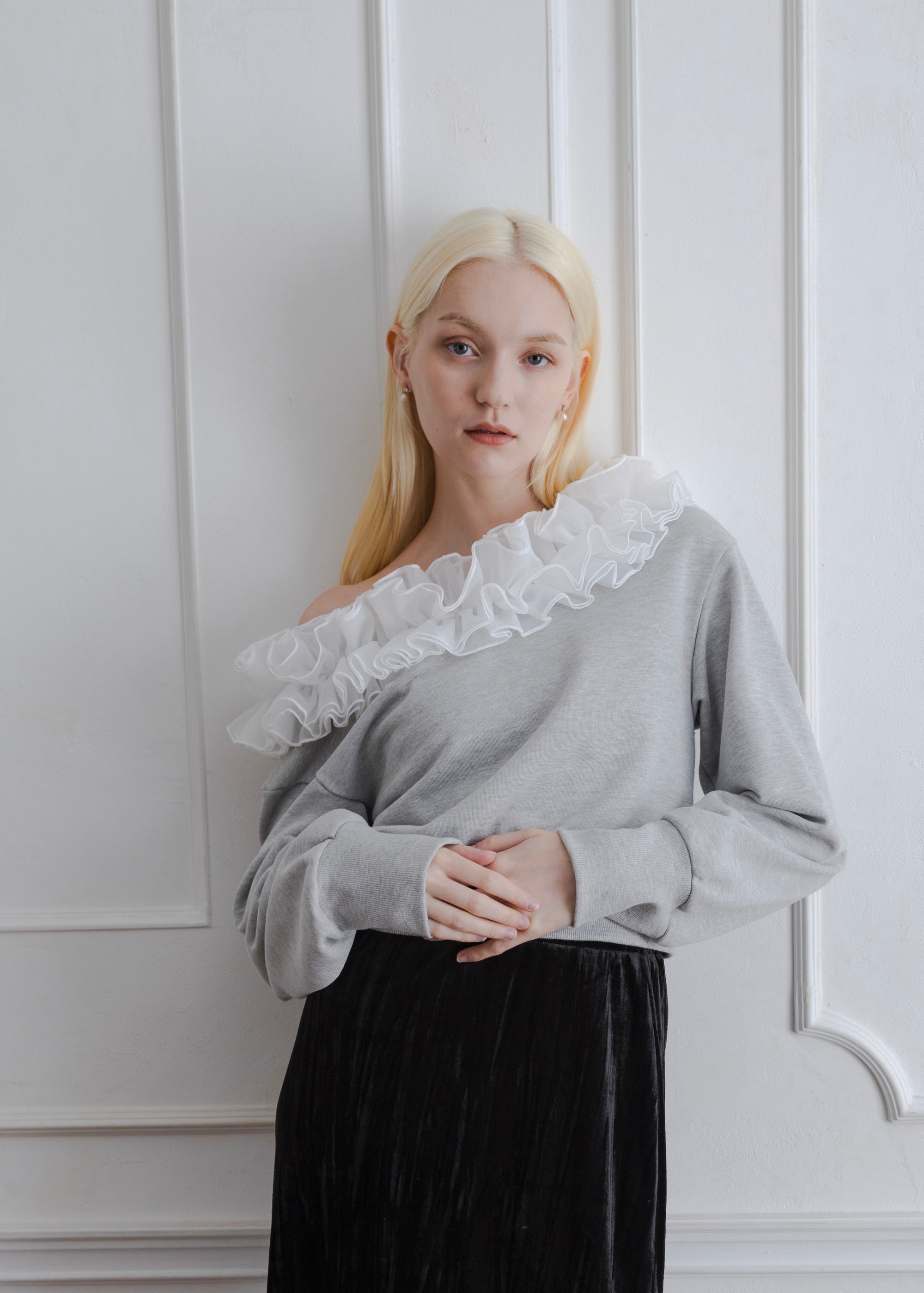 FRILL OFF SHOULDER PULLOVER
