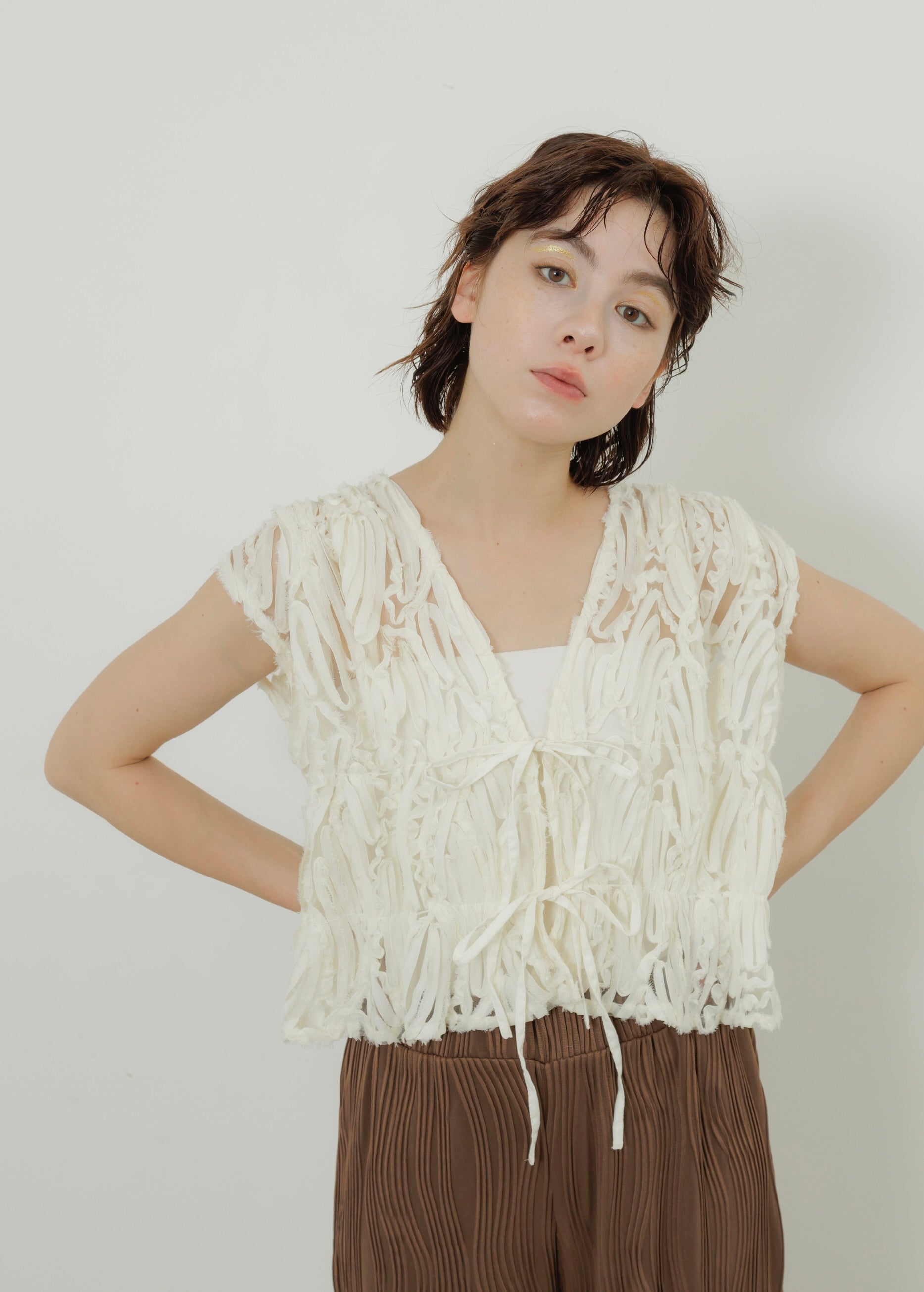 RIBBON LACE VEST
