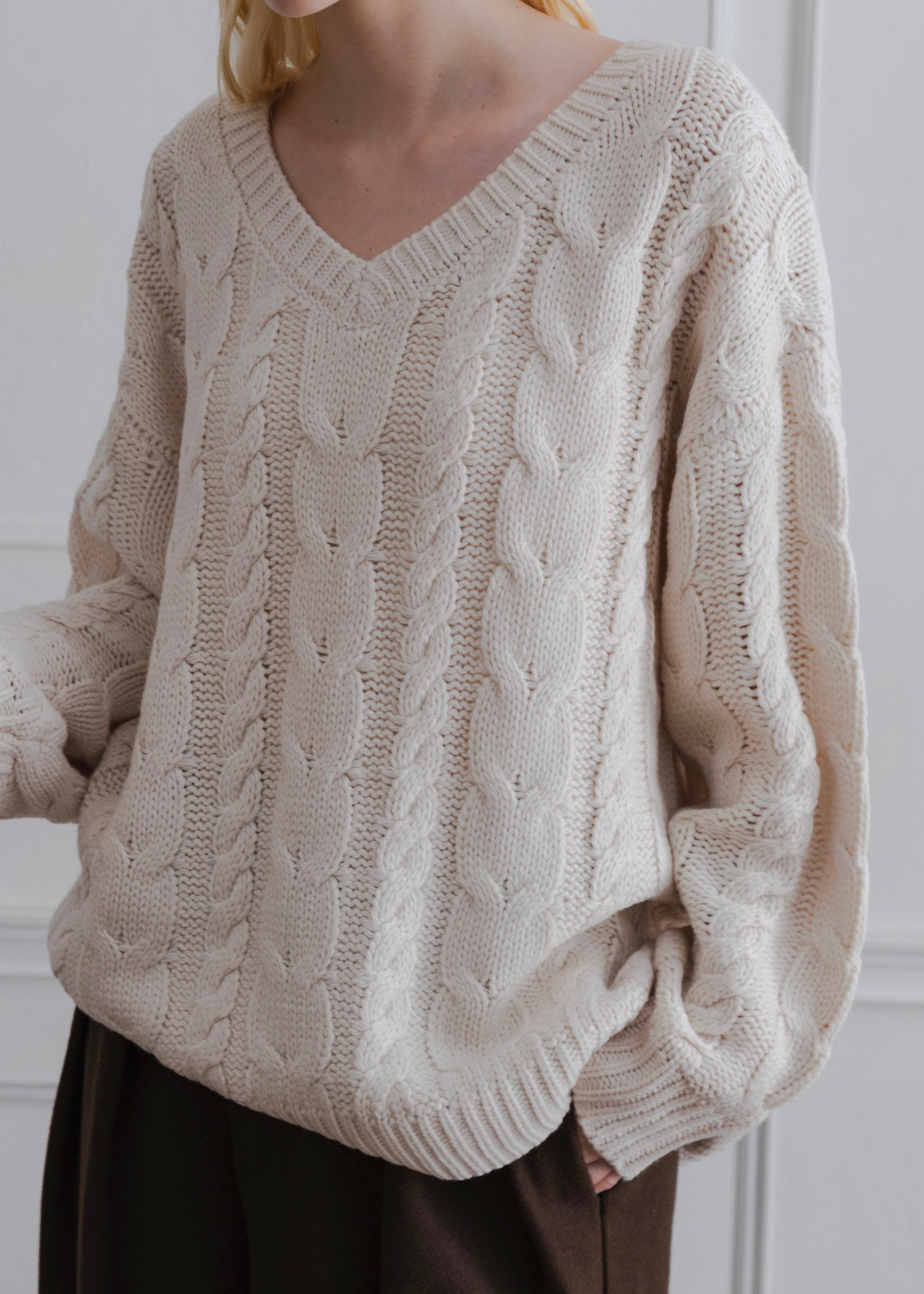VNECK CABLE KNIT PULLOVER