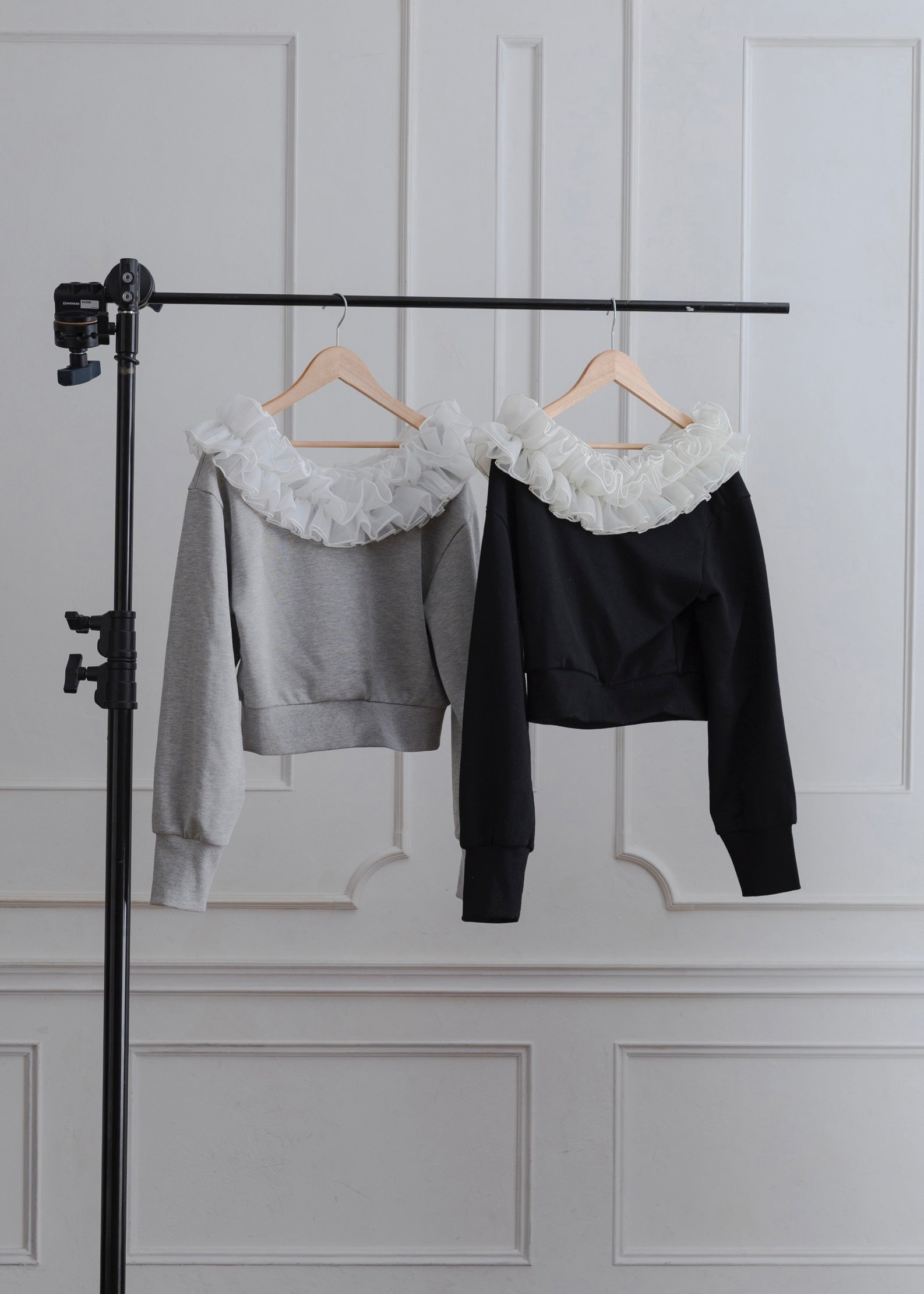 FRILL OFF SHOULDER PULLOVER