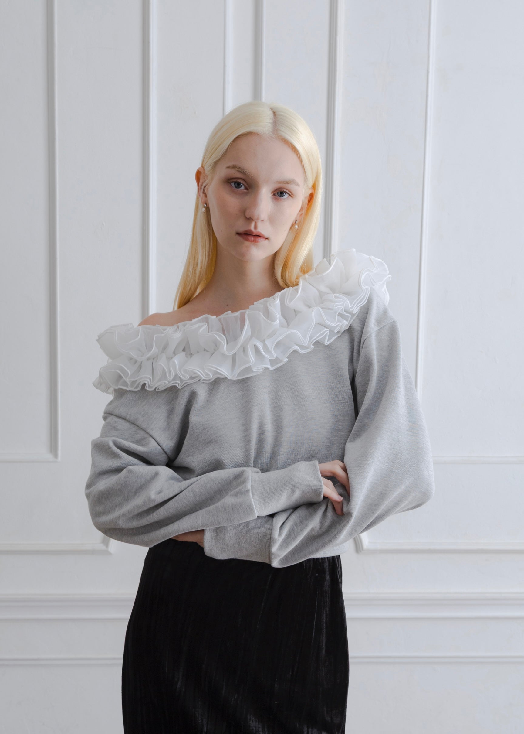 FRILL OFF SHOULDER PULLOVER