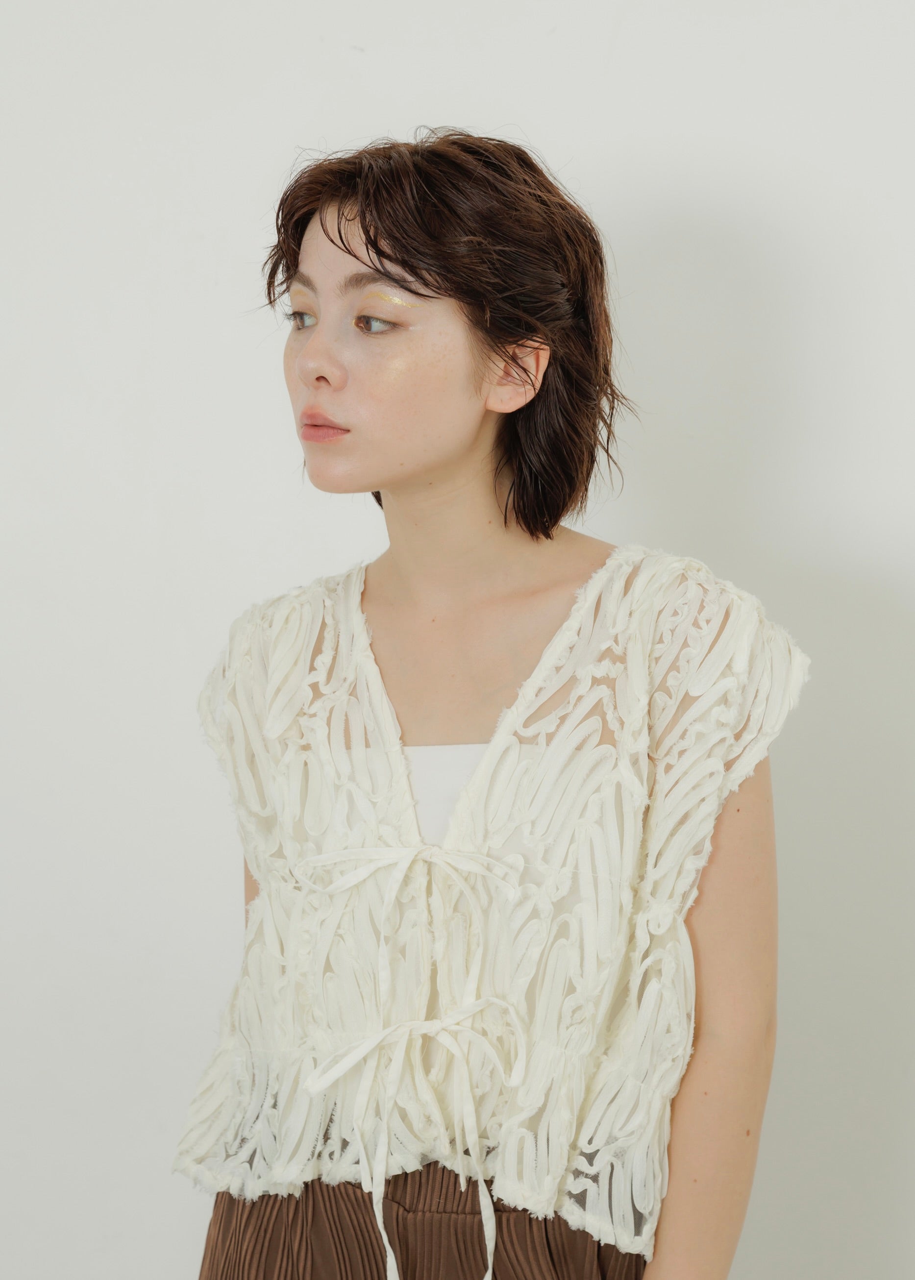 RIBBON LACE VEST