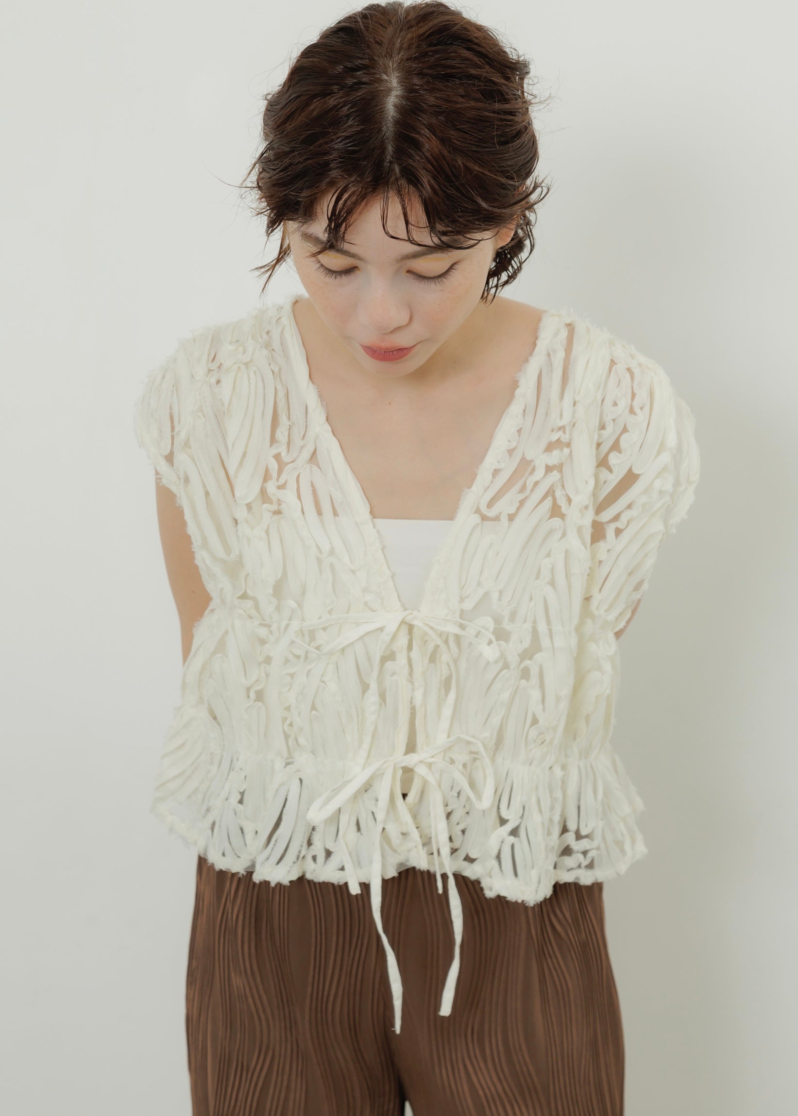 RIBBON LACE VEST