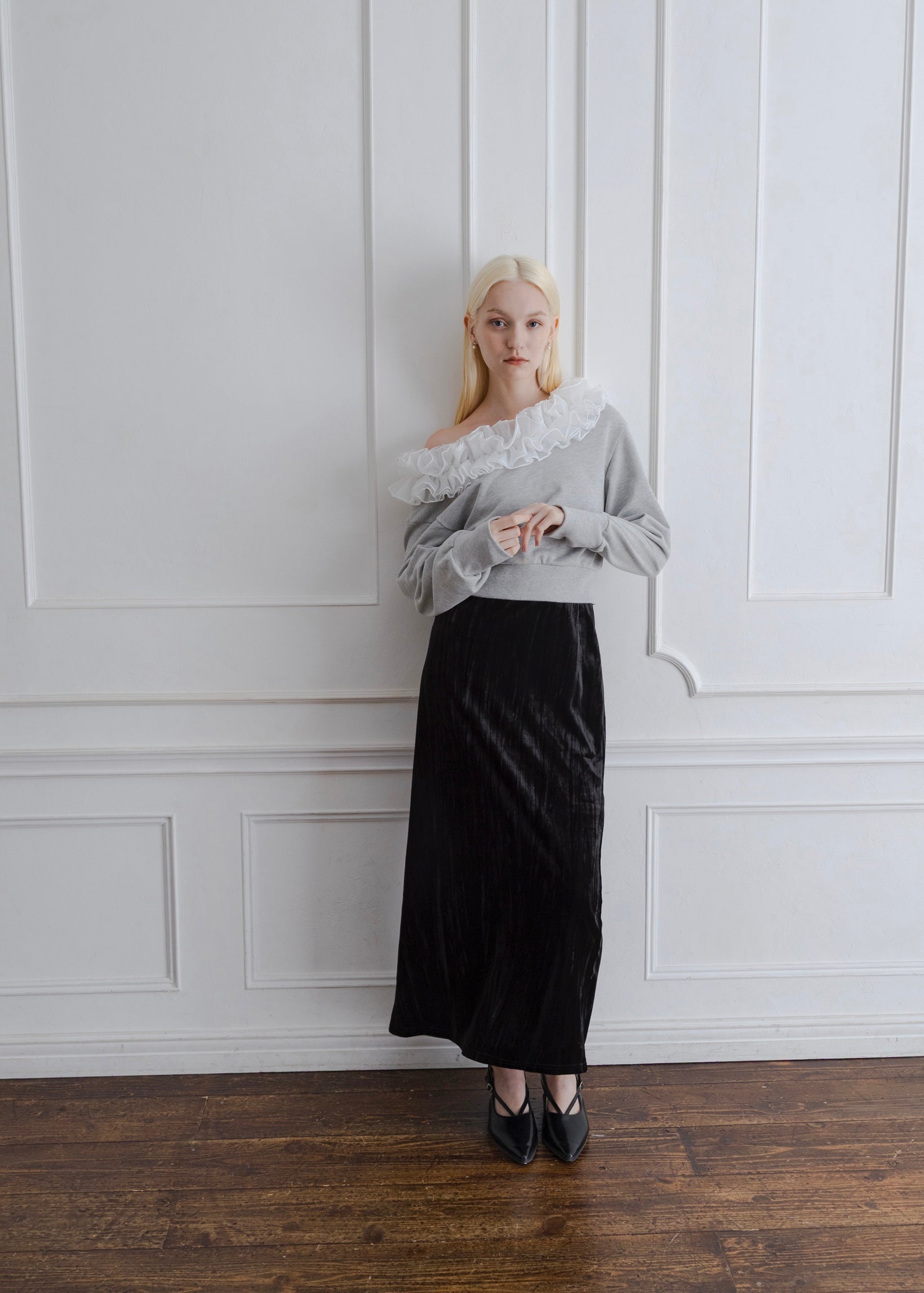 FRILL OFF SHOULDER PULLOVER