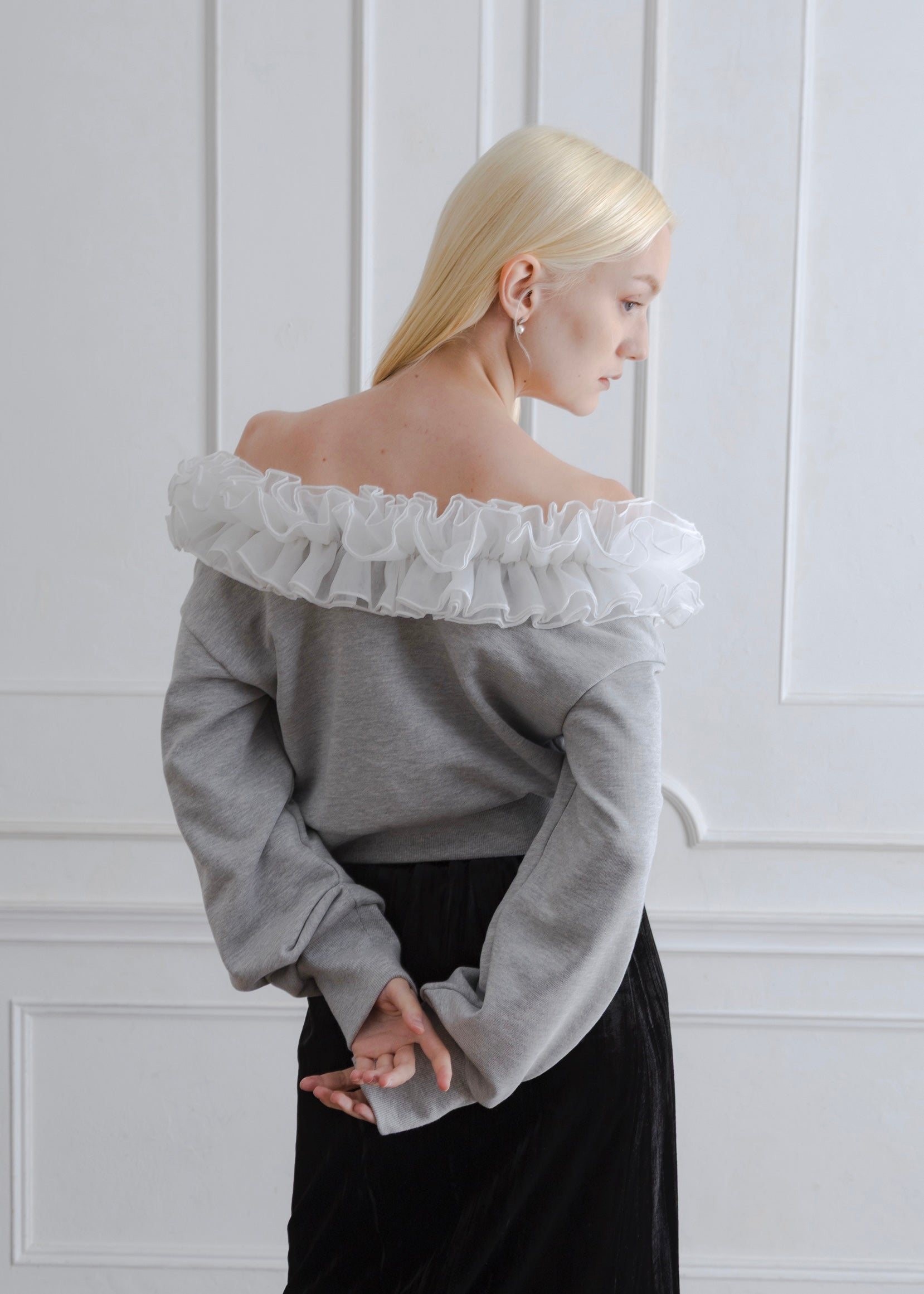FRILL OFF SHOULDER PULLOVER