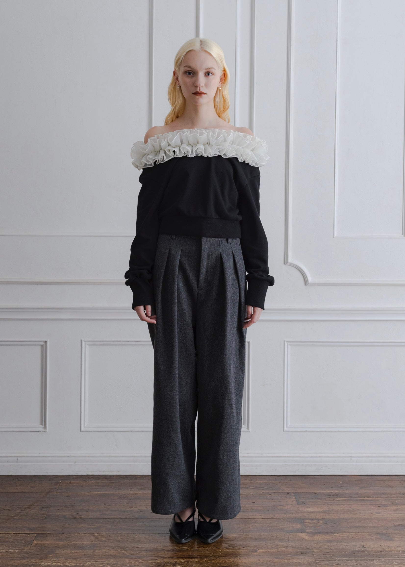 FRILL OFF SHOULDER PULLOVER
