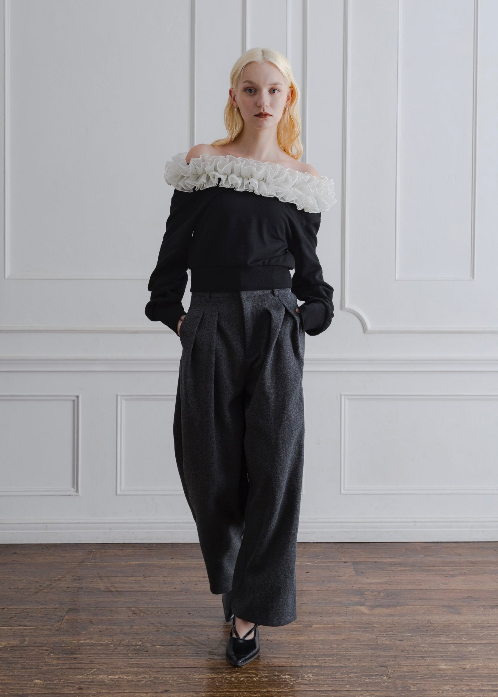FRILL OFF SHOULDER PULLOVER