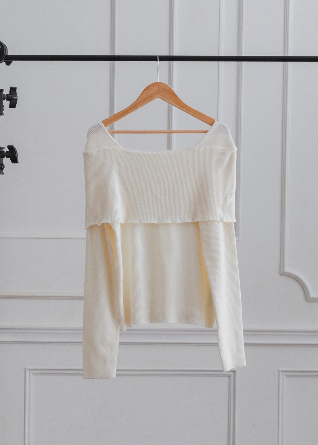 OFF SHOULDER KNIT TOP