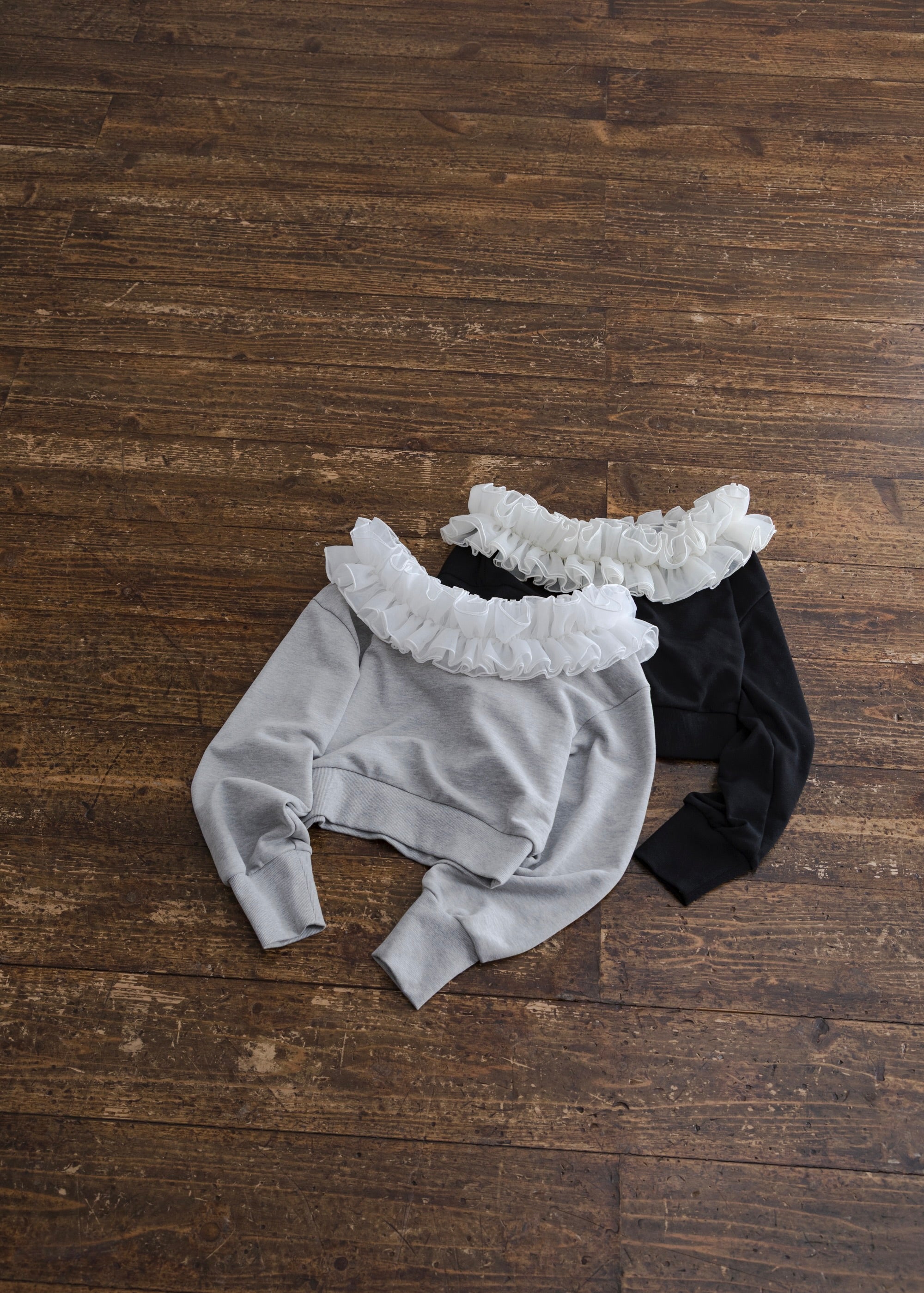 FRILL OFF SHOULDER PULLOVER