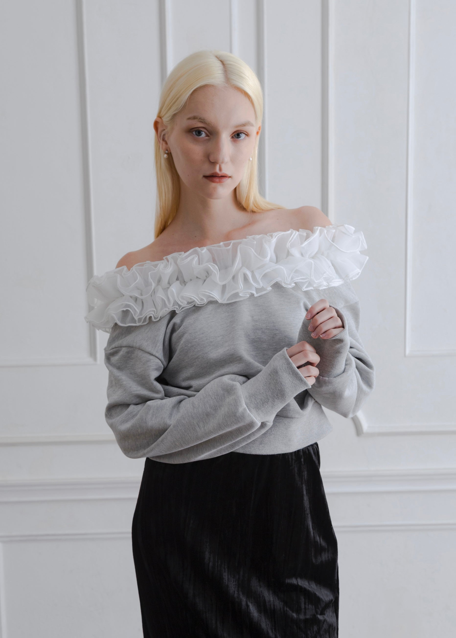 FRILL OFF SHOULDER PULLOVER