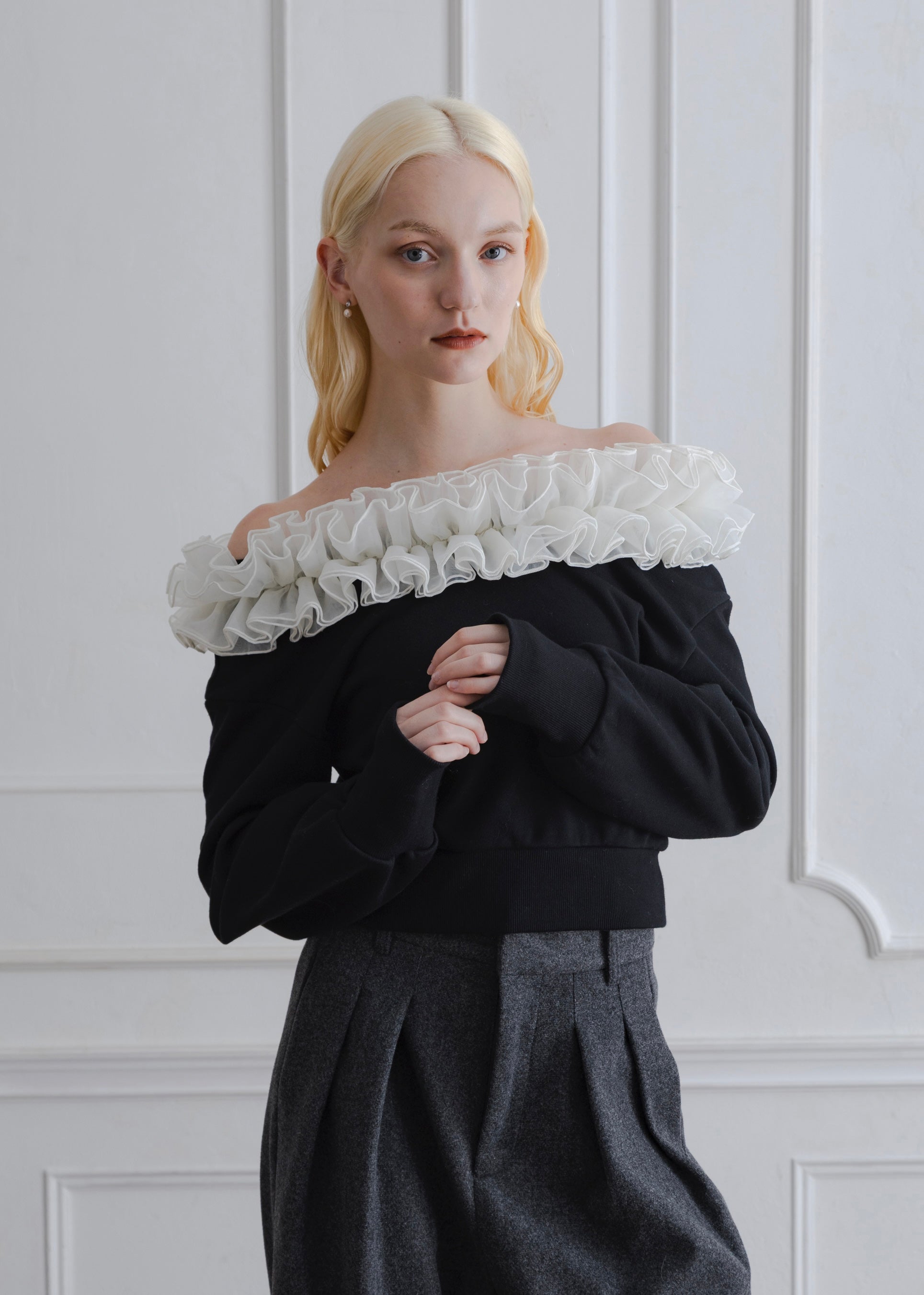 FRILL OFF SHOULDER PULLOVER
