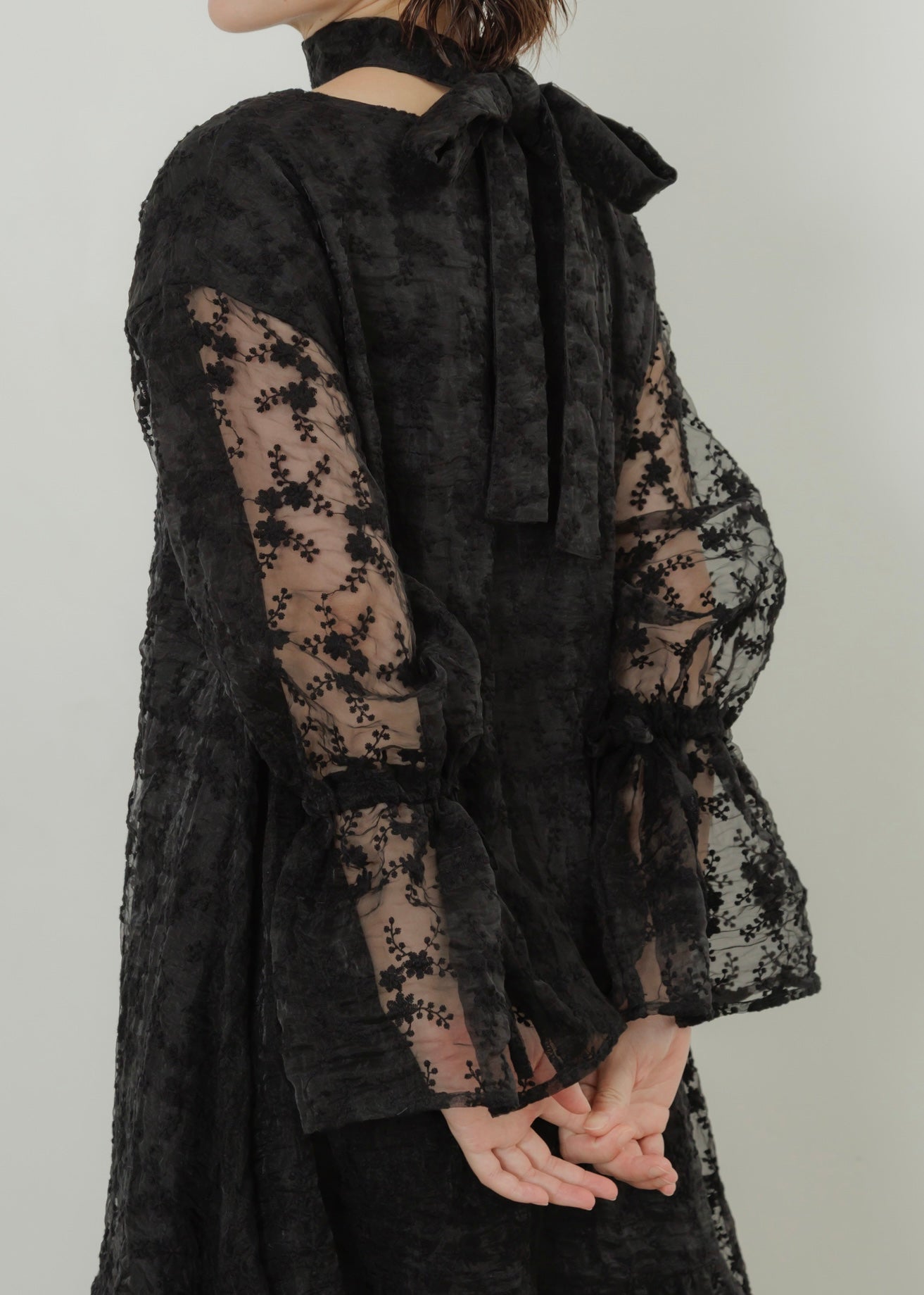 RIBBON TIE LACE DRESS