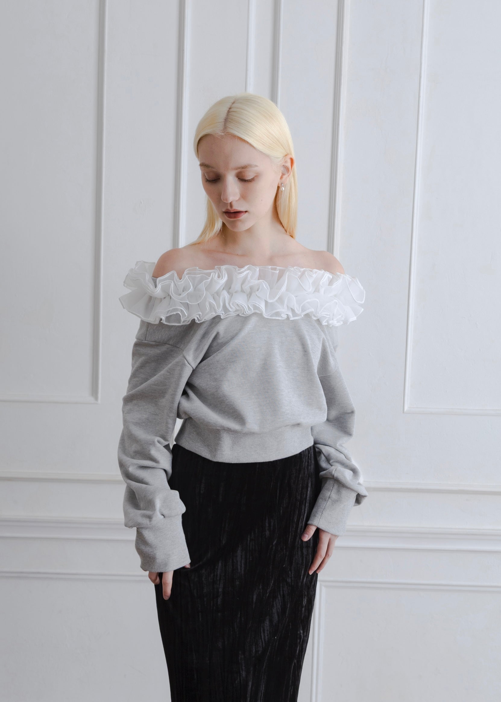 FRILL OFF SHOULDER PULLOVER