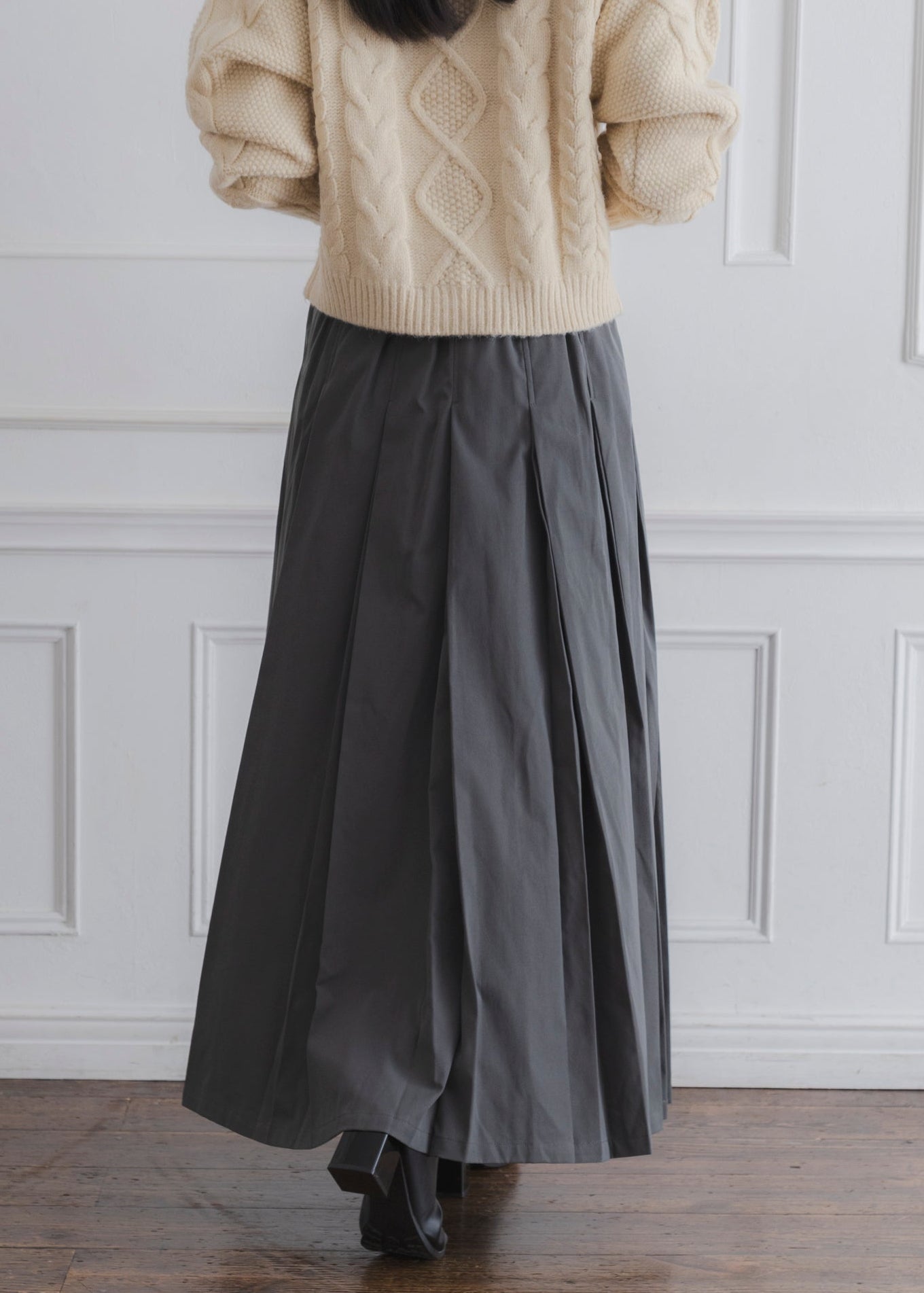 TUCK PLEATS SKIRT