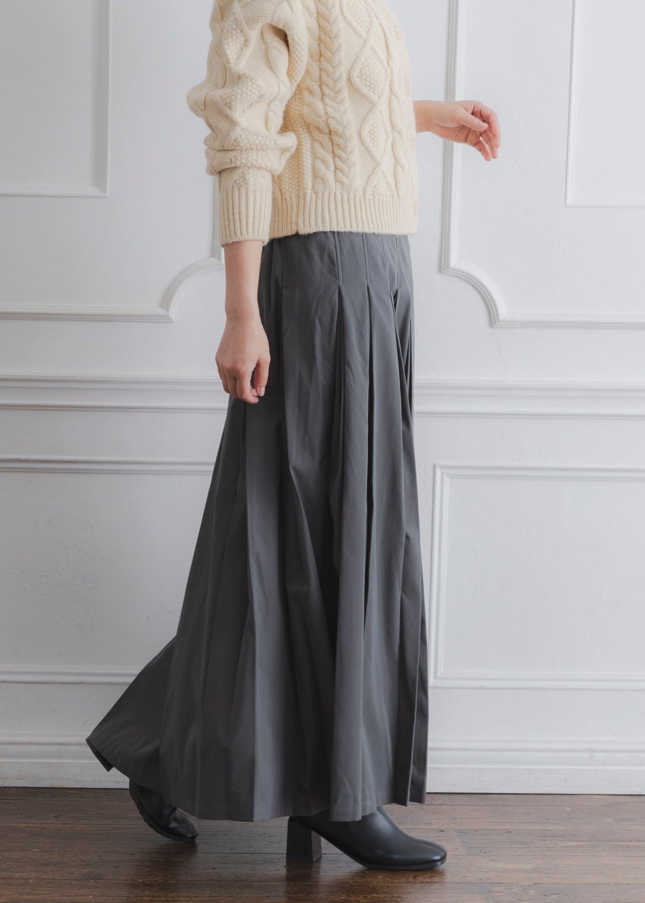 TUCK PLEATS SKIRT