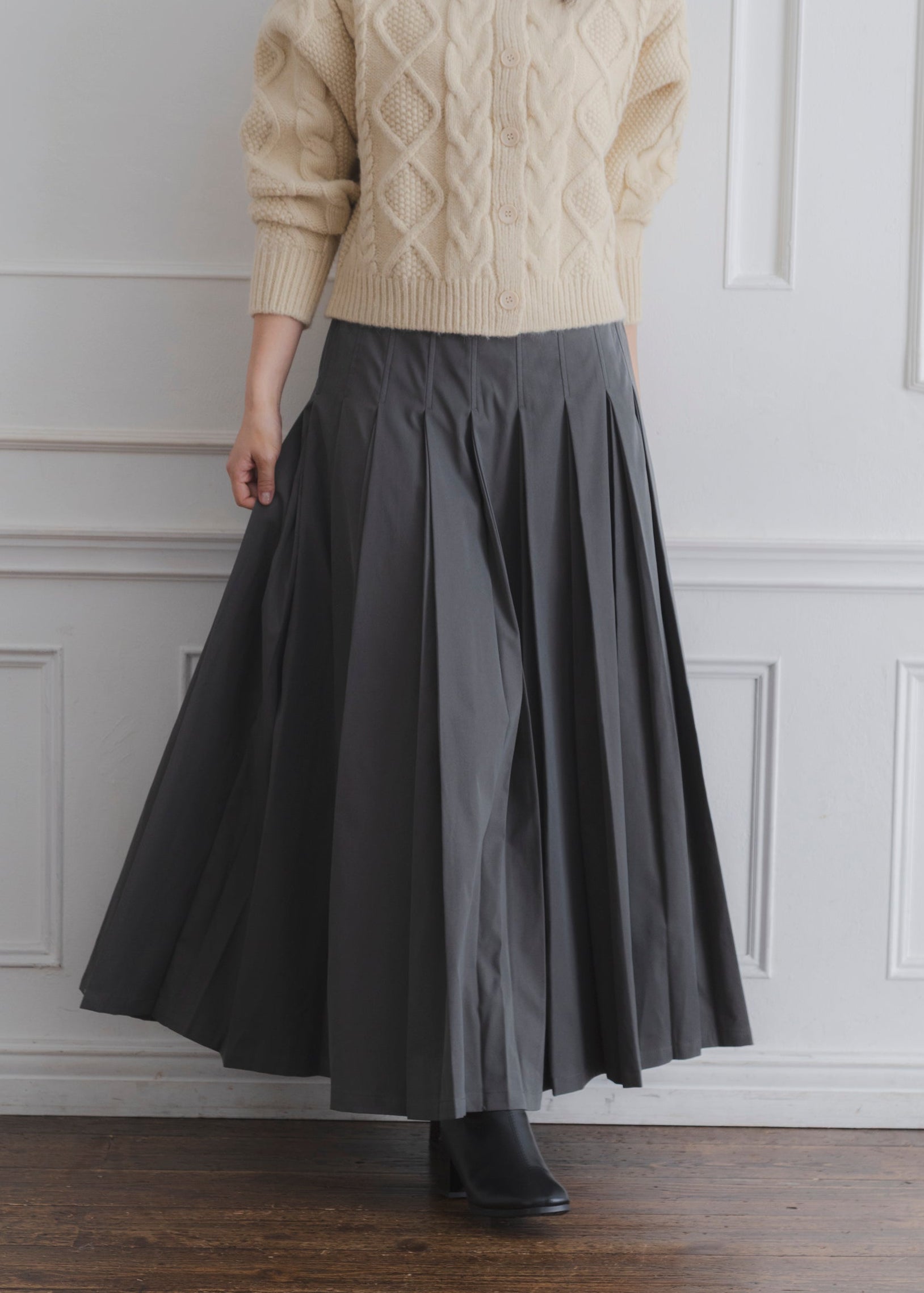 TUCK PLEATS SKIRT