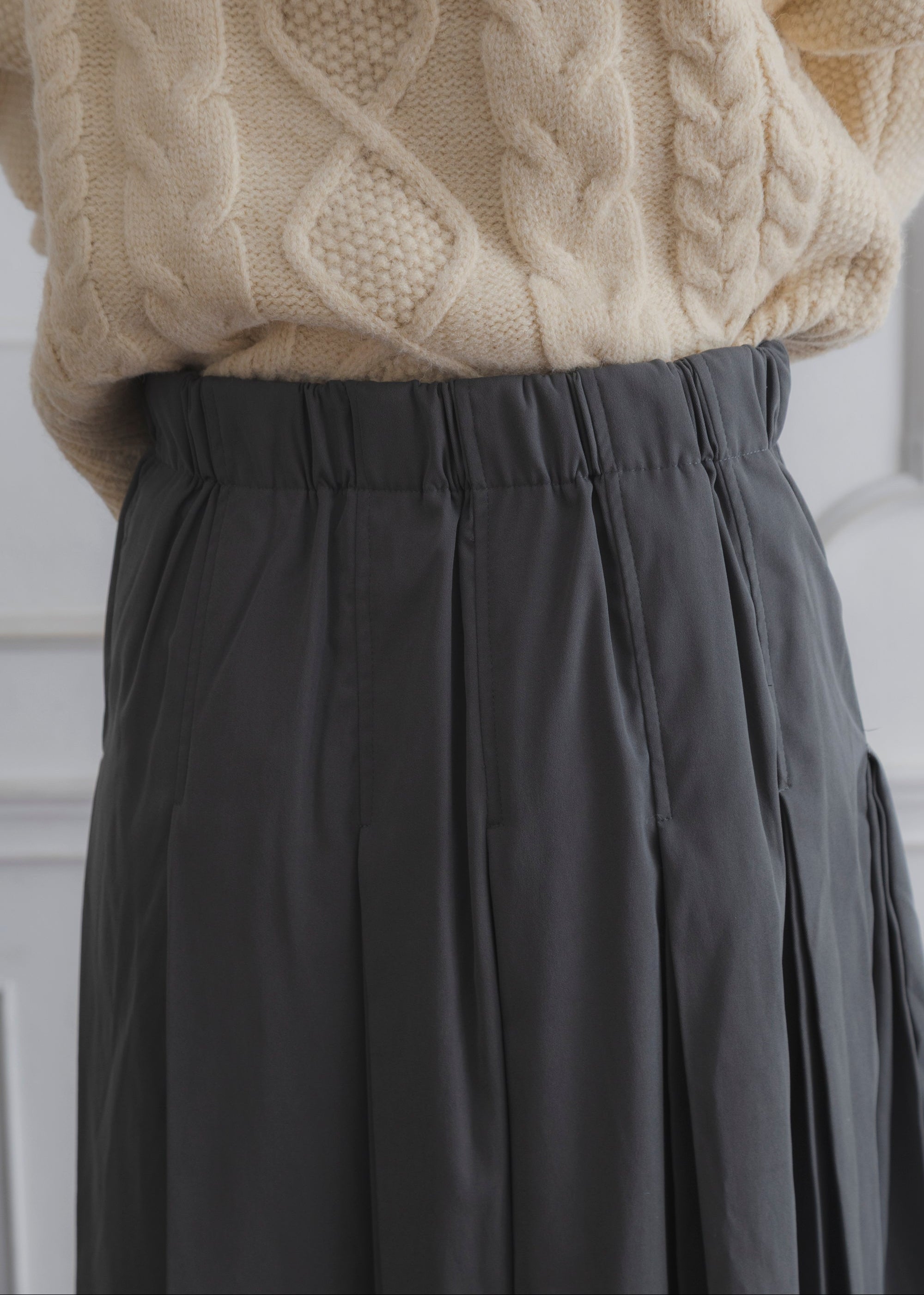 TUCK PLEATS SKIRT