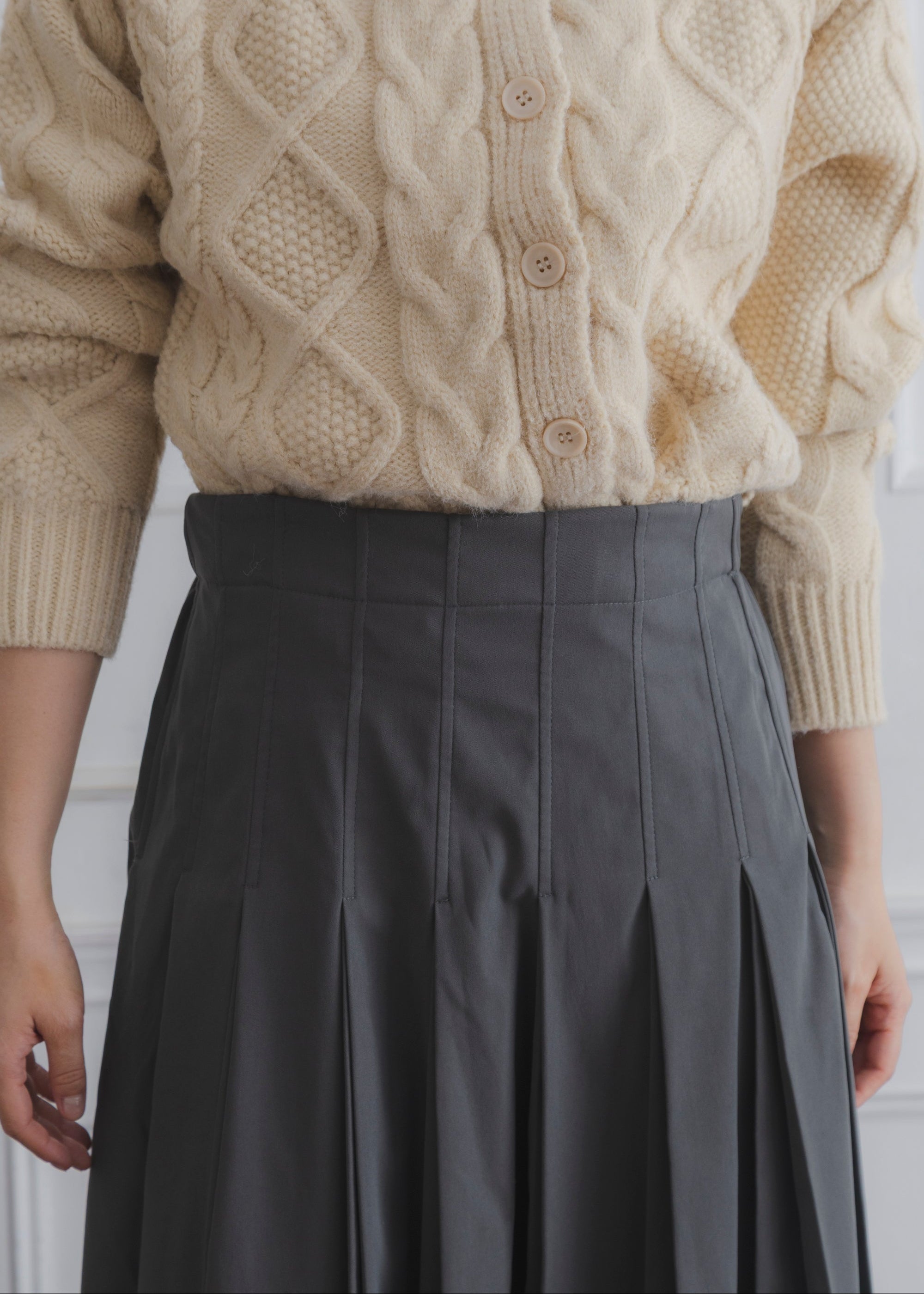 TUCK PLEATS SKIRT