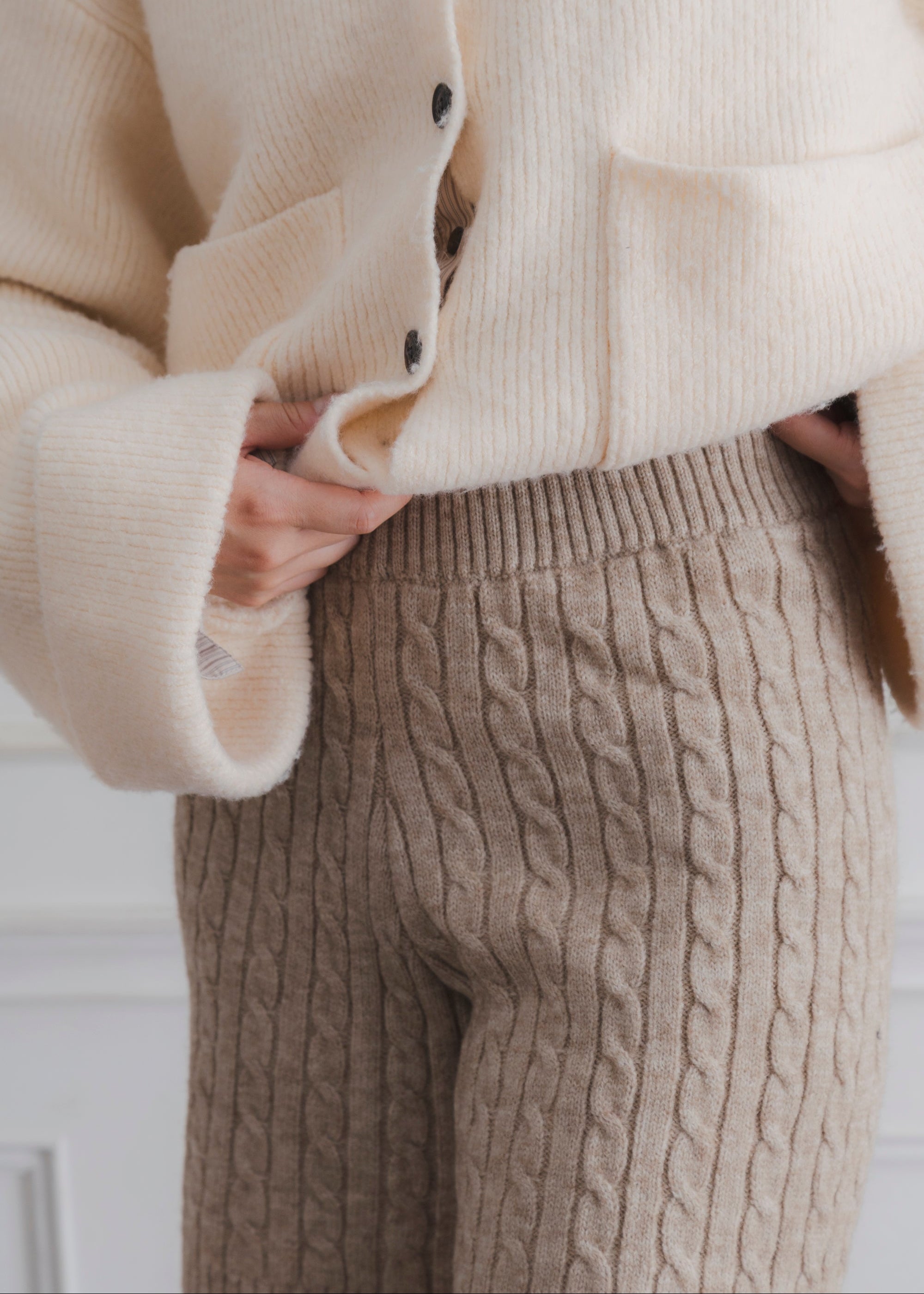 CABLE KNIT PANTS