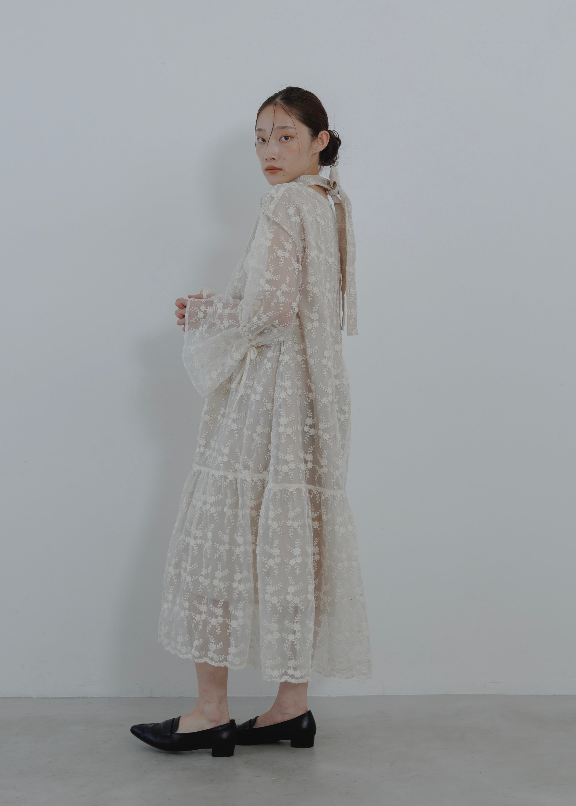 RIBBON TIE LACE DRESS