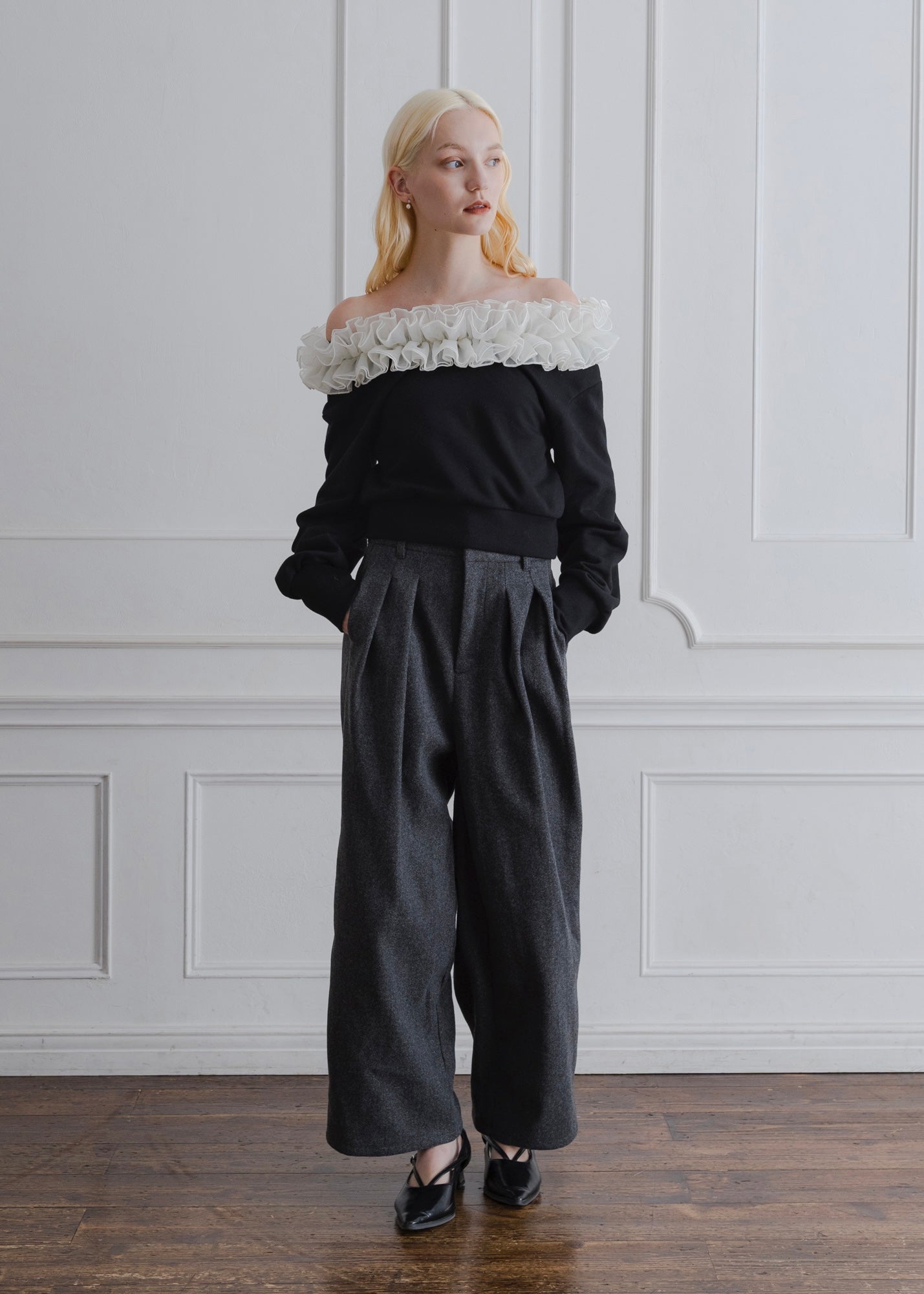 FRILL OFF SHOULDER PULLOVER