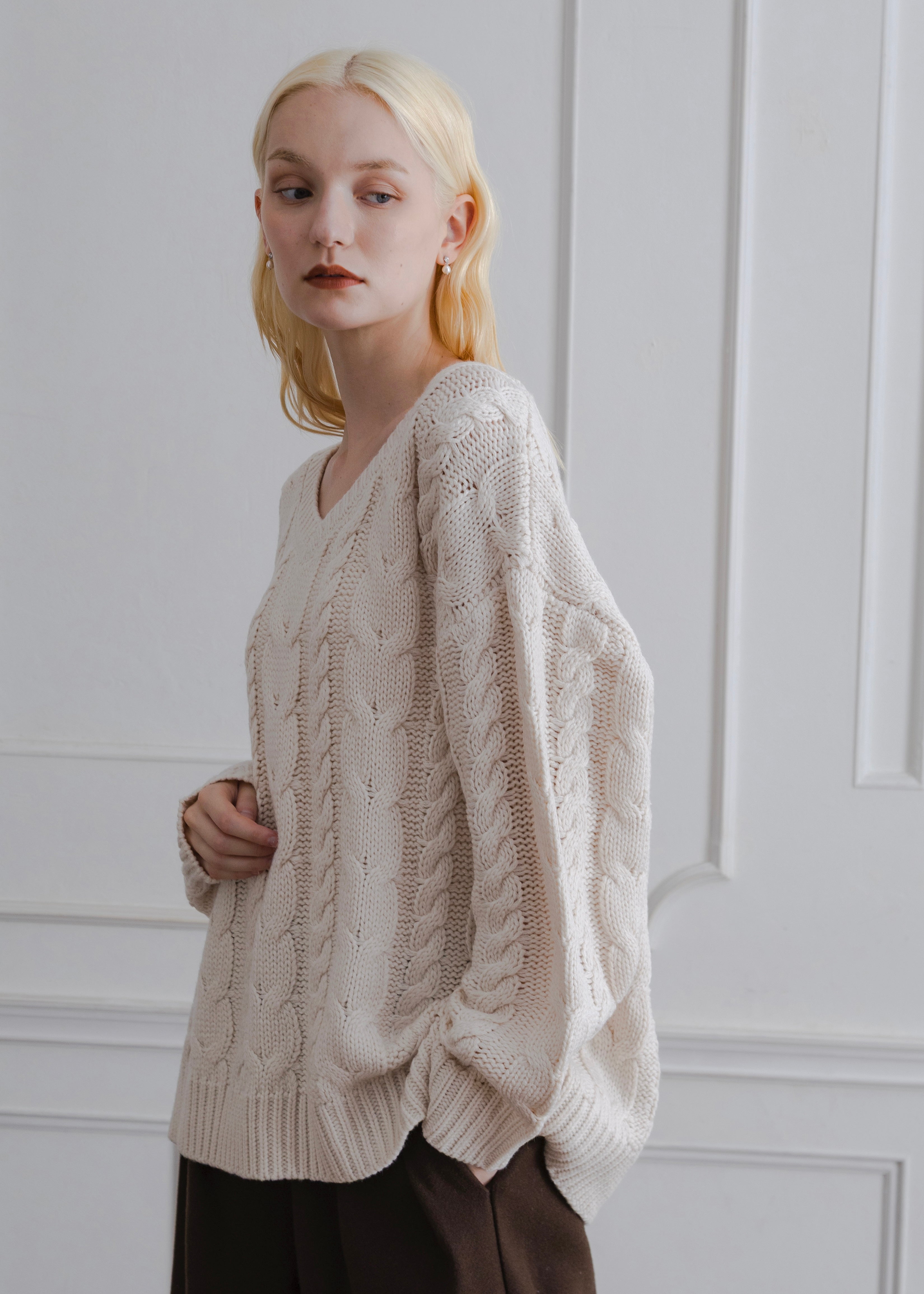 VNECK CABLE KNIT PULLOVER